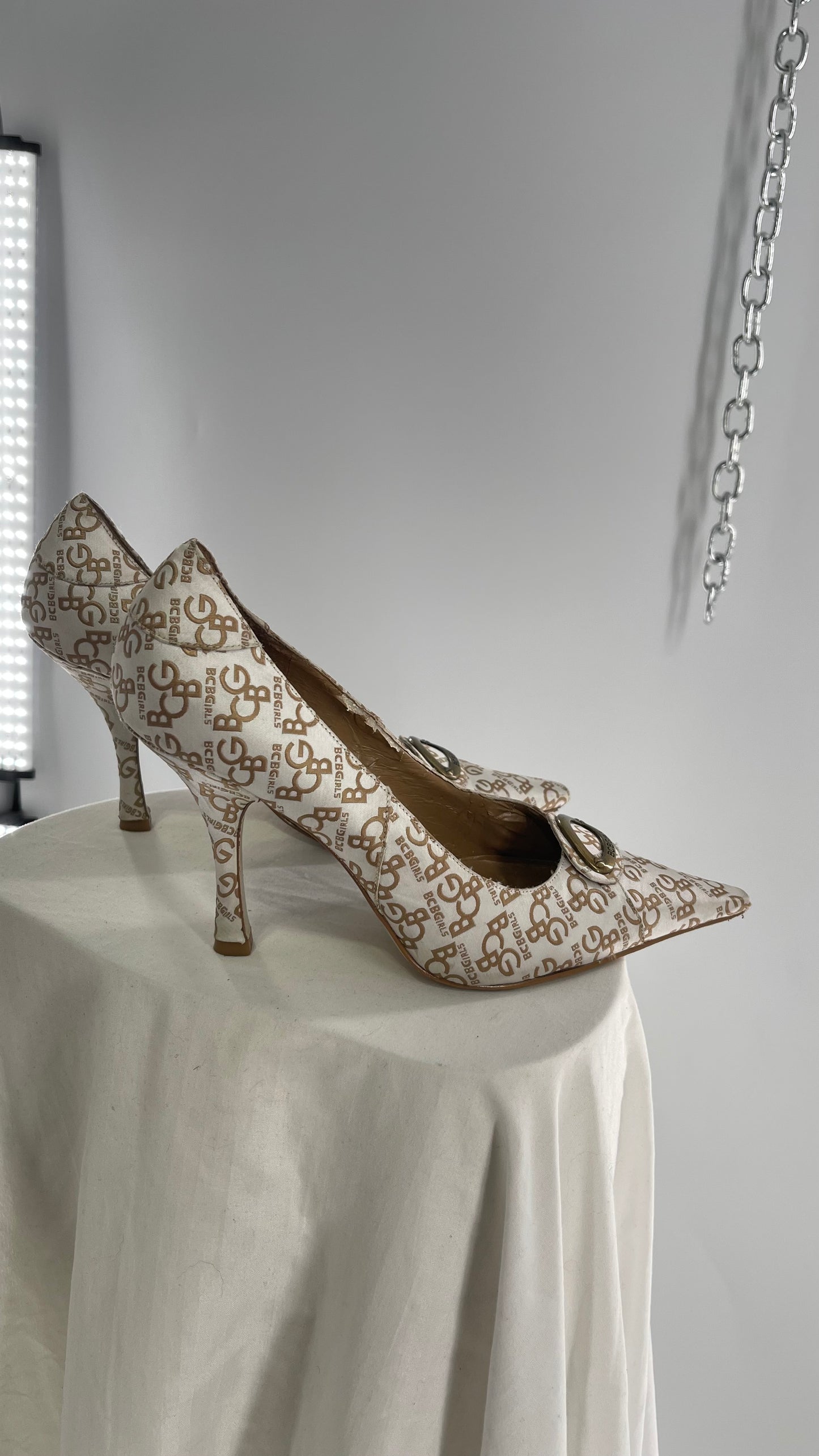 BCBGirls 1990s HOT White Gold All Over Logo Print Heel with Metal Buckle Details (10)