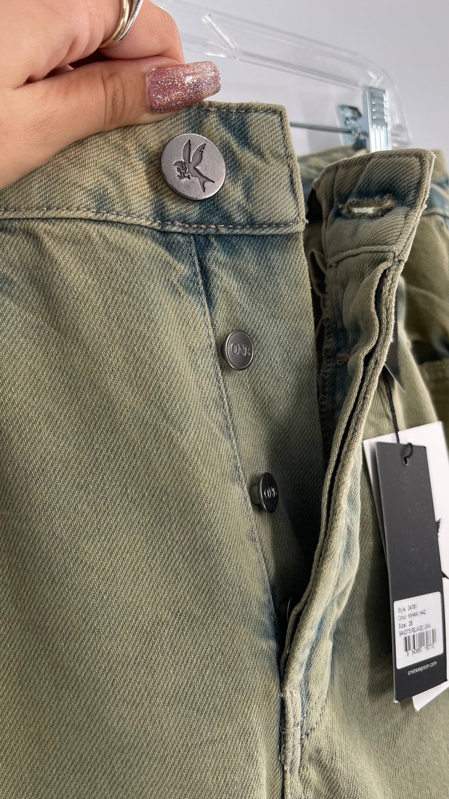 One Teaspoon Distressed Baggy/Bandit Relaxed Jean with Green Hue/Wash (Khaki Haze) (25)