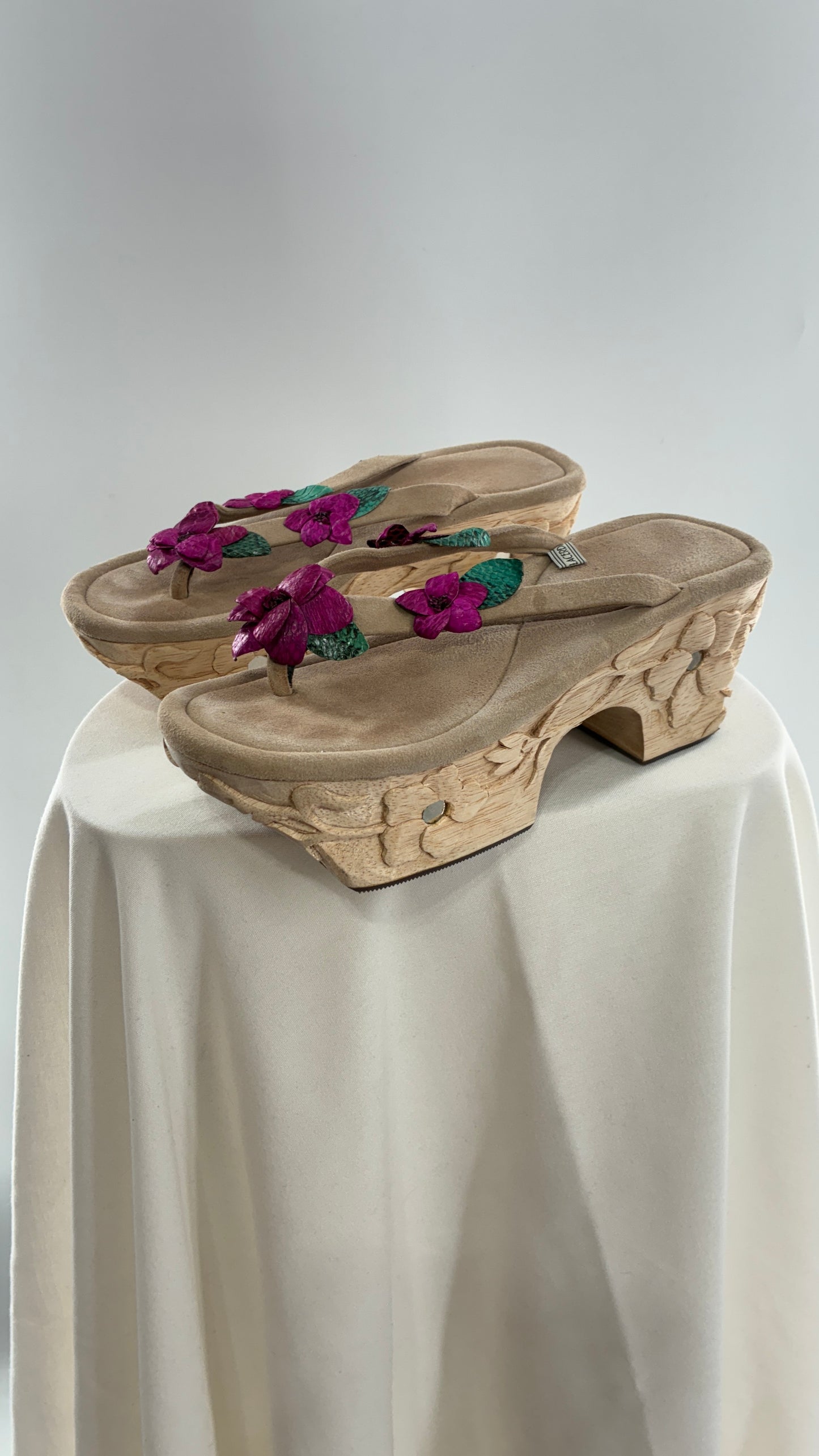 RARE Vintage VALERIA LACERDA Wooden Platform Sandal with Engraved Florals, Fuchsia Flowers and Mirror Details (7)