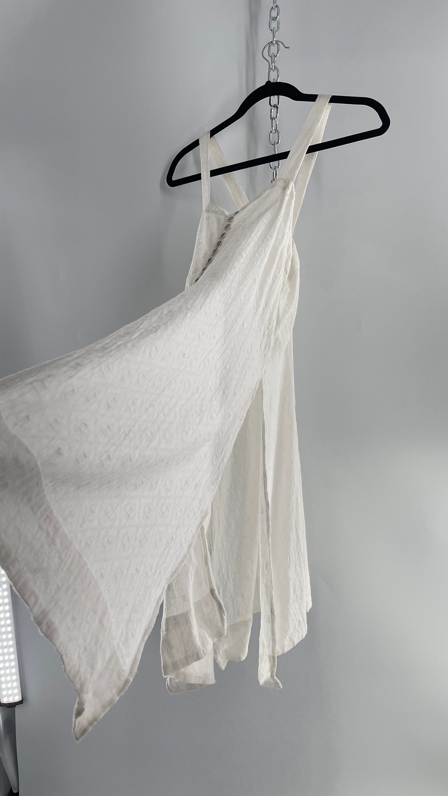 Anthropologie White Sweeping and Vented Button Front Tank (Large)