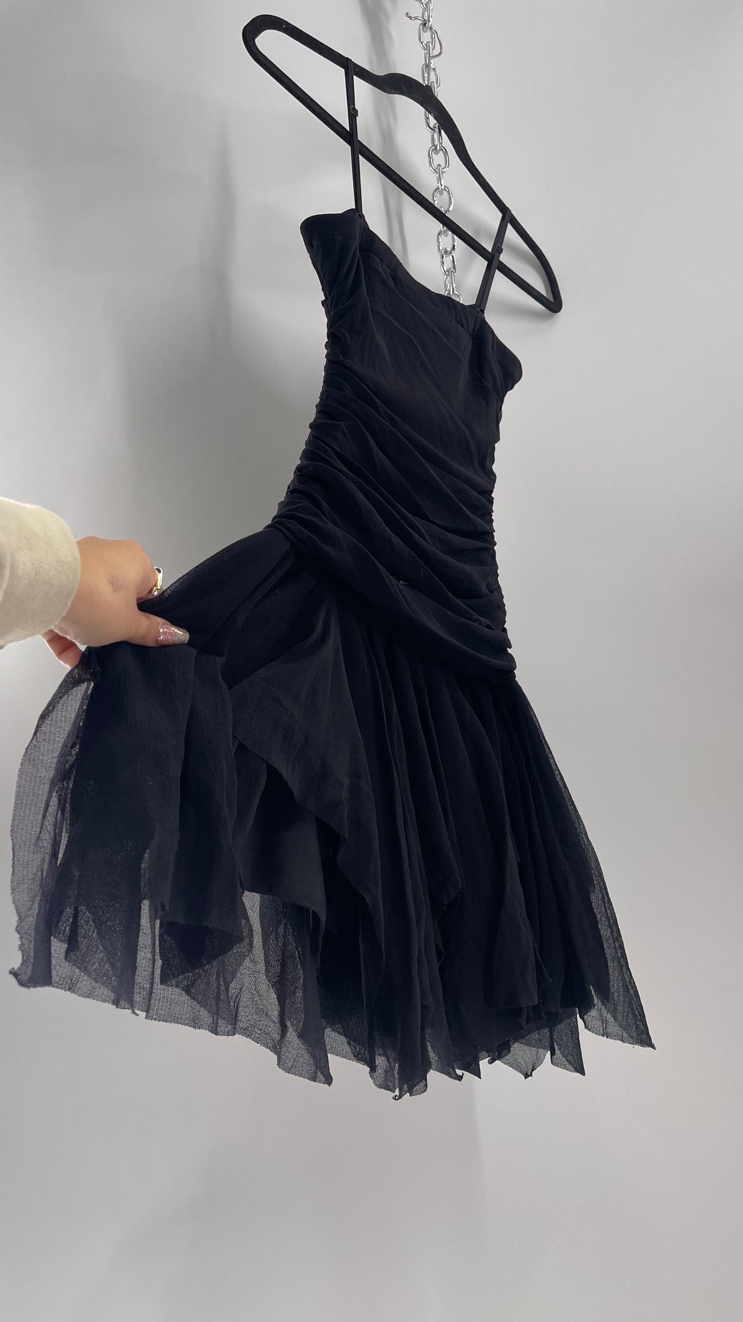 Um Deix Trois - Saks Fifth Avenue - Vintage - Black Sleeveless Dress Ruched Bodice With Beaded Neckline ( Size 14 )