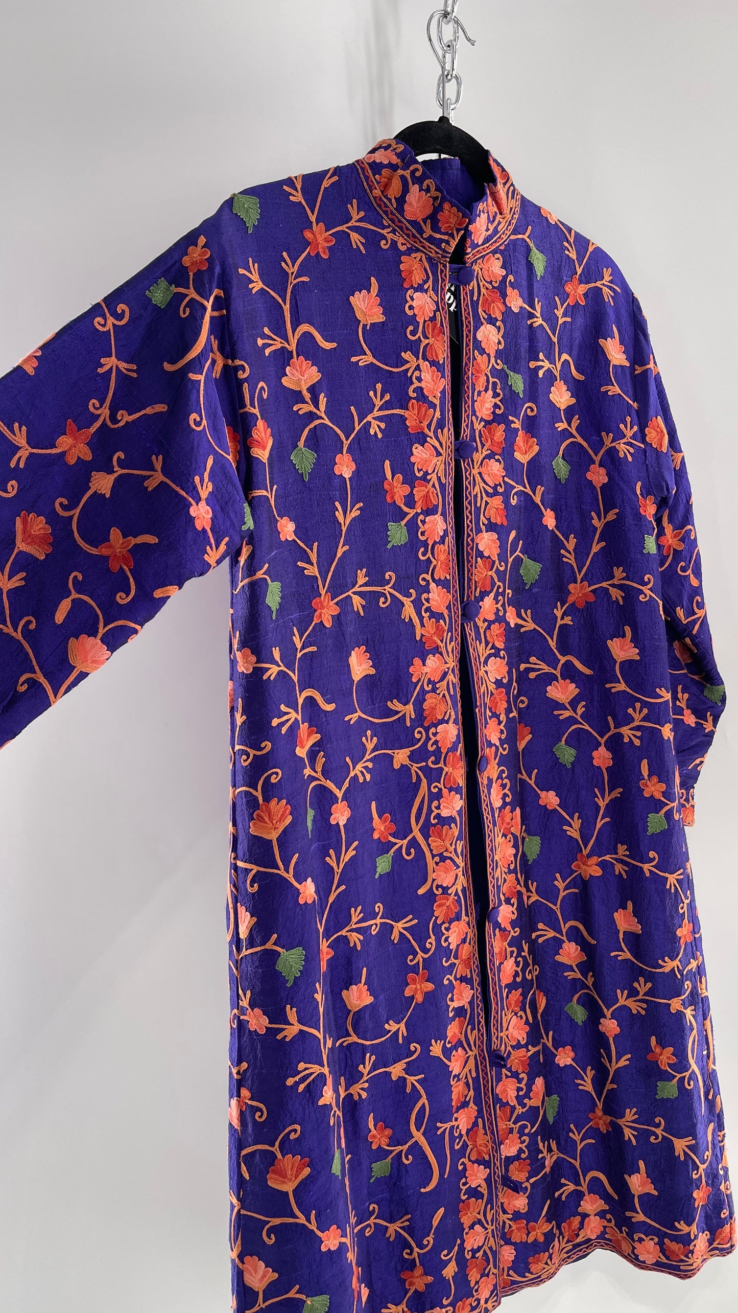 Vintage 1970s Indian Silk Long Purple Kashmiri Coat with Contrasting Embroidered Coral/Salmon Florals (S/M)