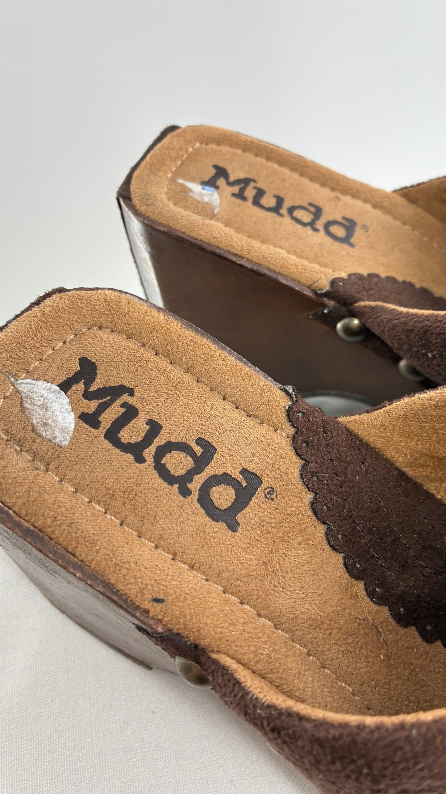 Vintage MUDD Brown Clog with Side Studding and Embroidered Details (6.5)