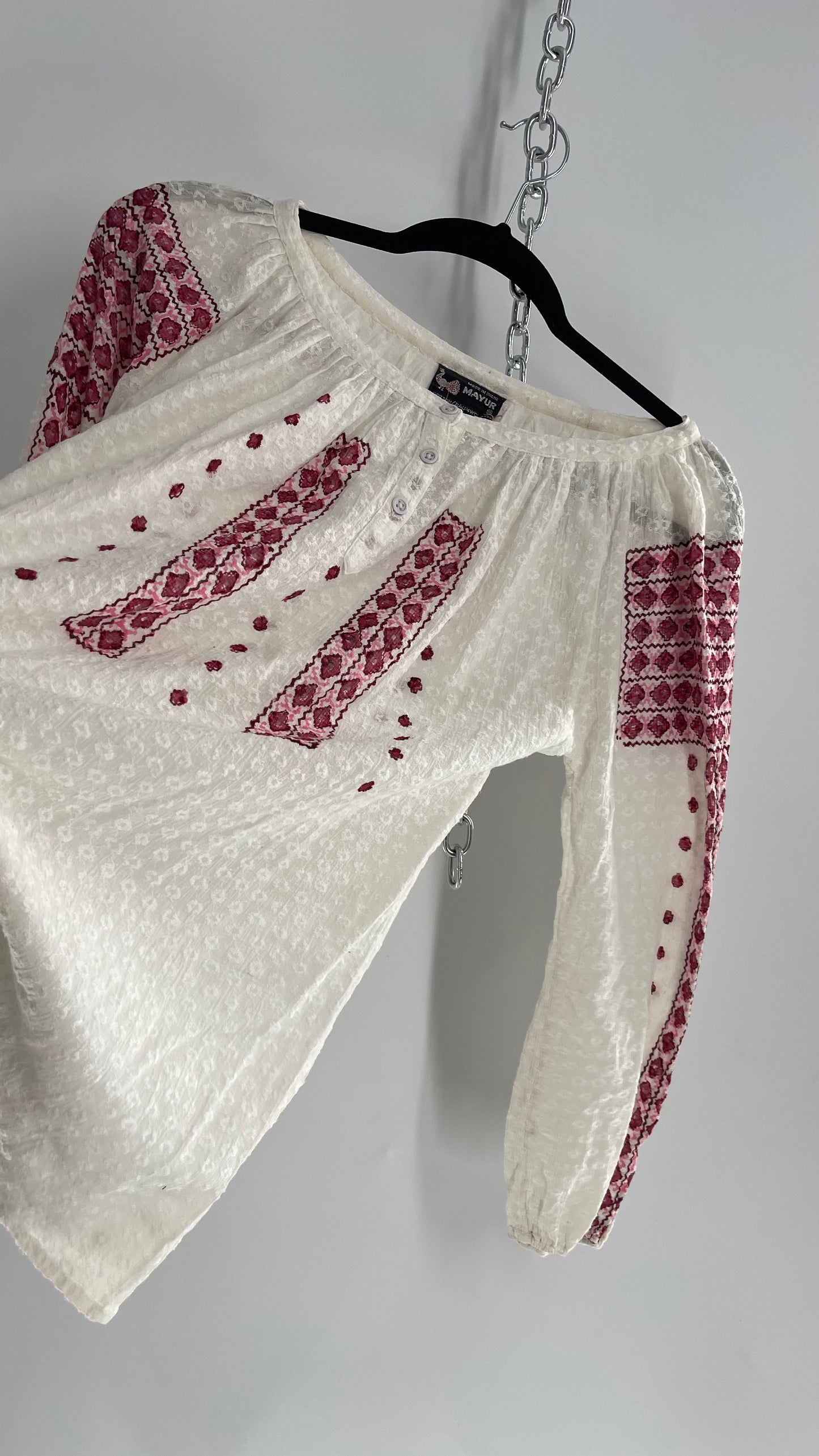 Vintage 1970s Made in India Cotton /Baumwolle Blouse with Fuchsia Embroidered Sleeves and Bust (Medium)
