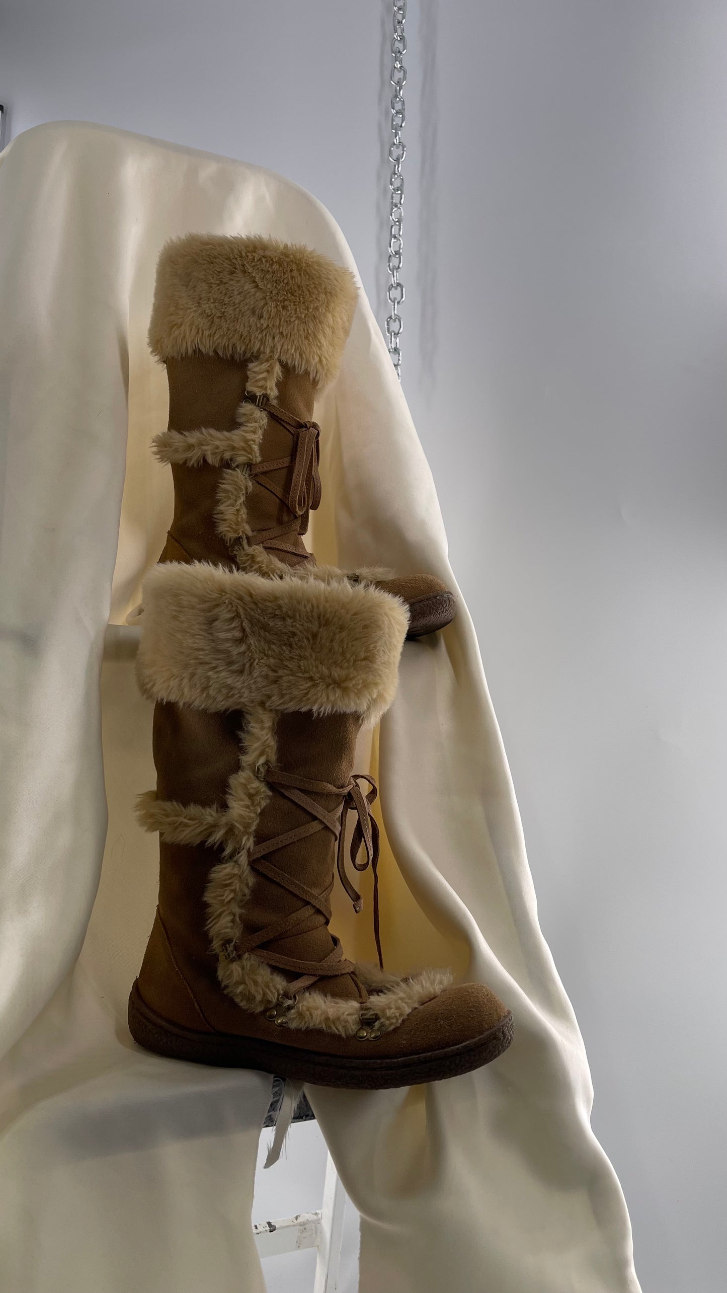 Vintage GAP Tan Suede Leather Eskimo Tie Up Boot with Faux Fur Trim Piping (5)