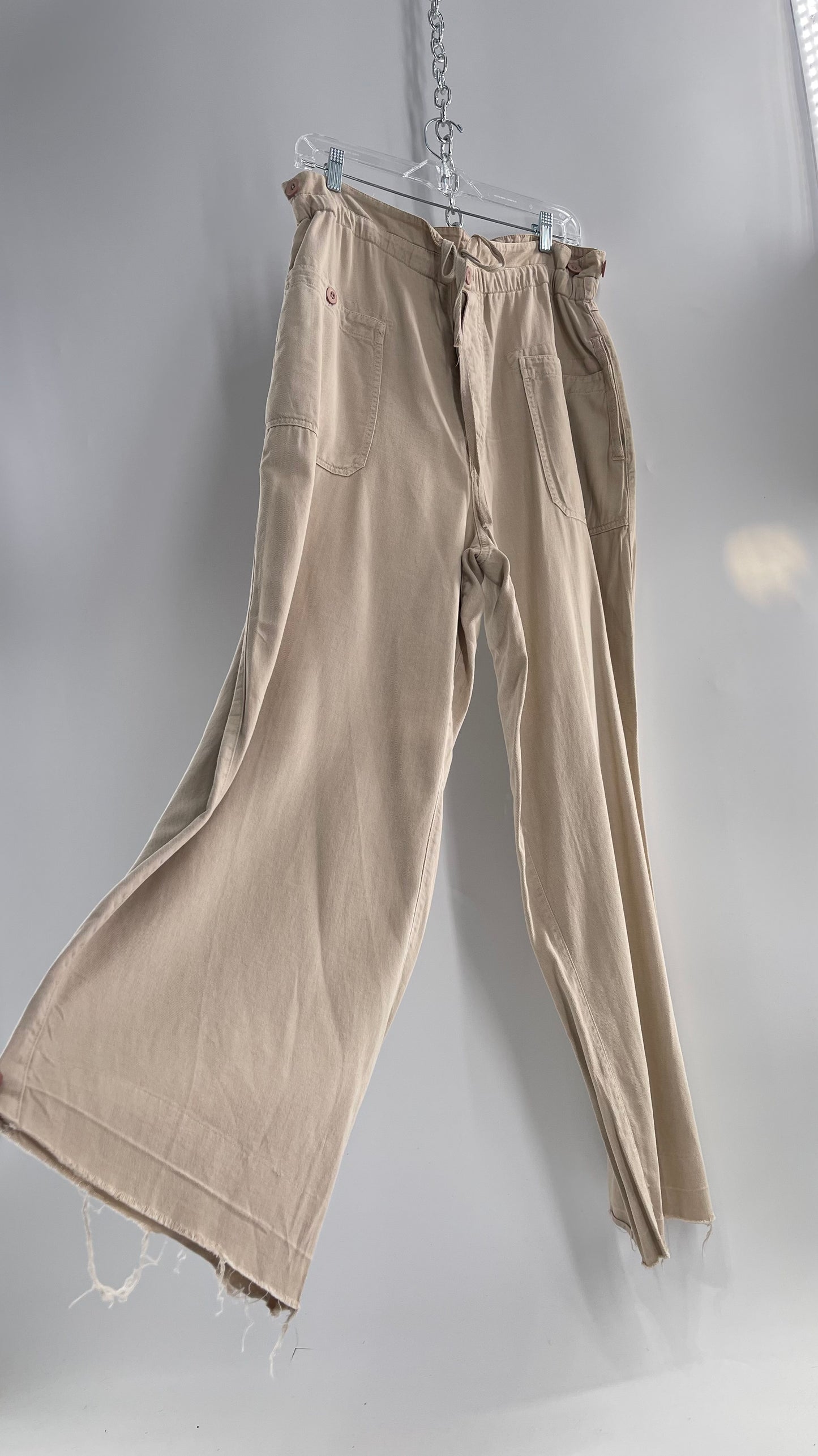 Free People Cream Flare Button Up Wide Legs with Drawstring Waistline 55% Cotton 10% Linen 35% Viscose (L)