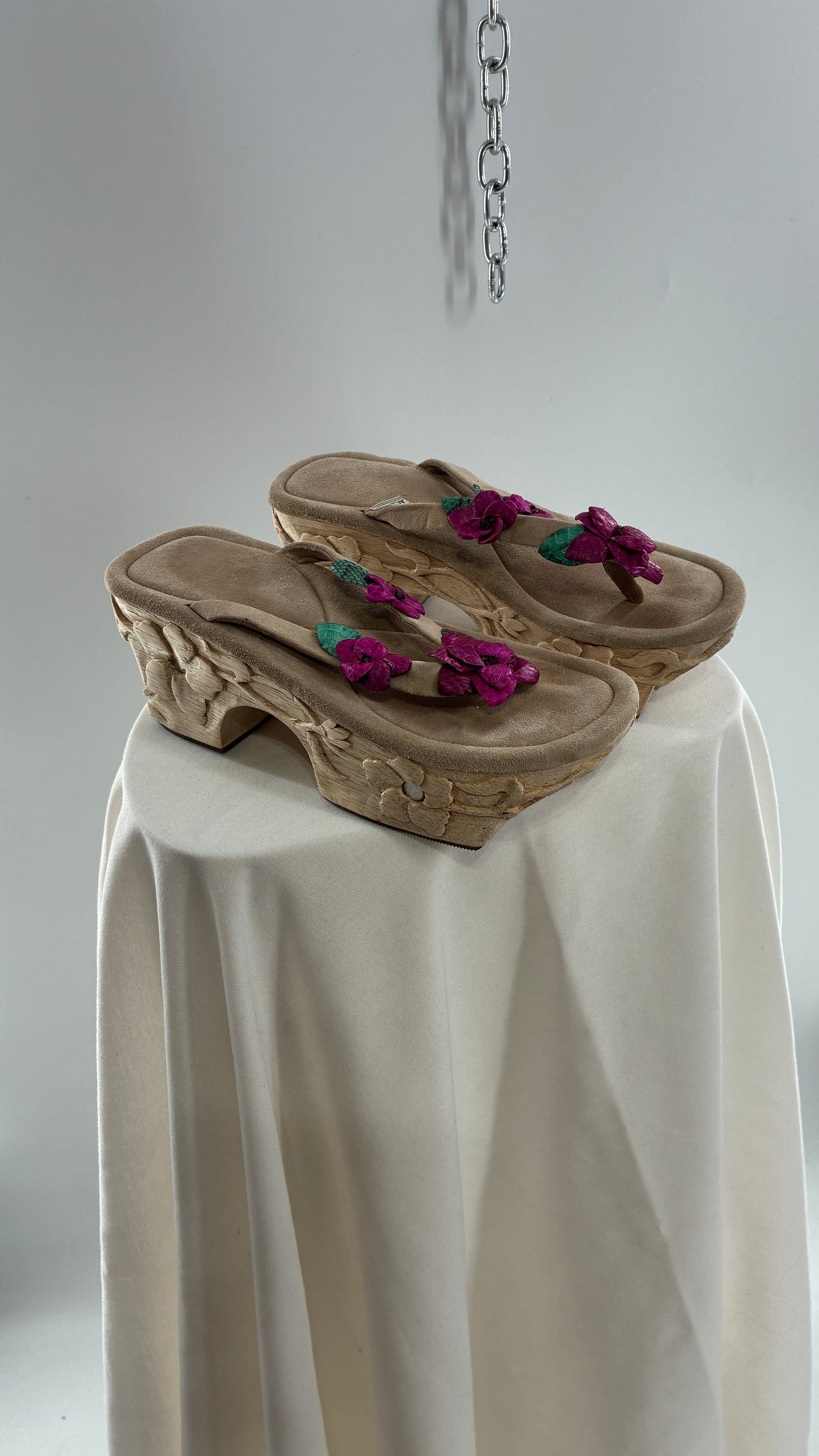 RARE Vintage VALERIA LACERDA Wooden Platform Sandal with Engraved Florals, Fuchsia Flowers and Mirror Details (7)