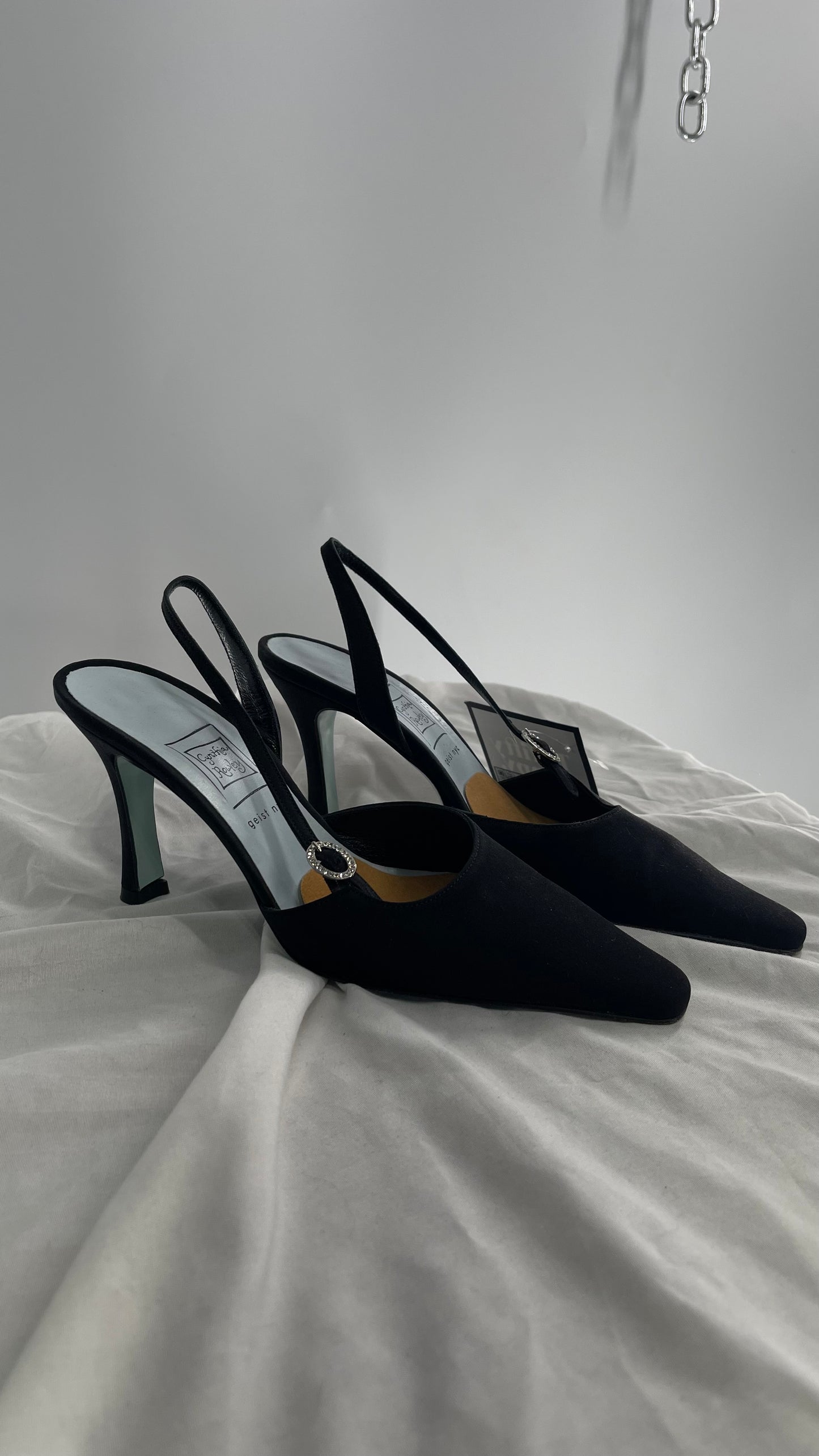 Vintage Cynthia Rowley Slingback Black Pointed Toe Kitten Heels with Rhinestone Beret (6)