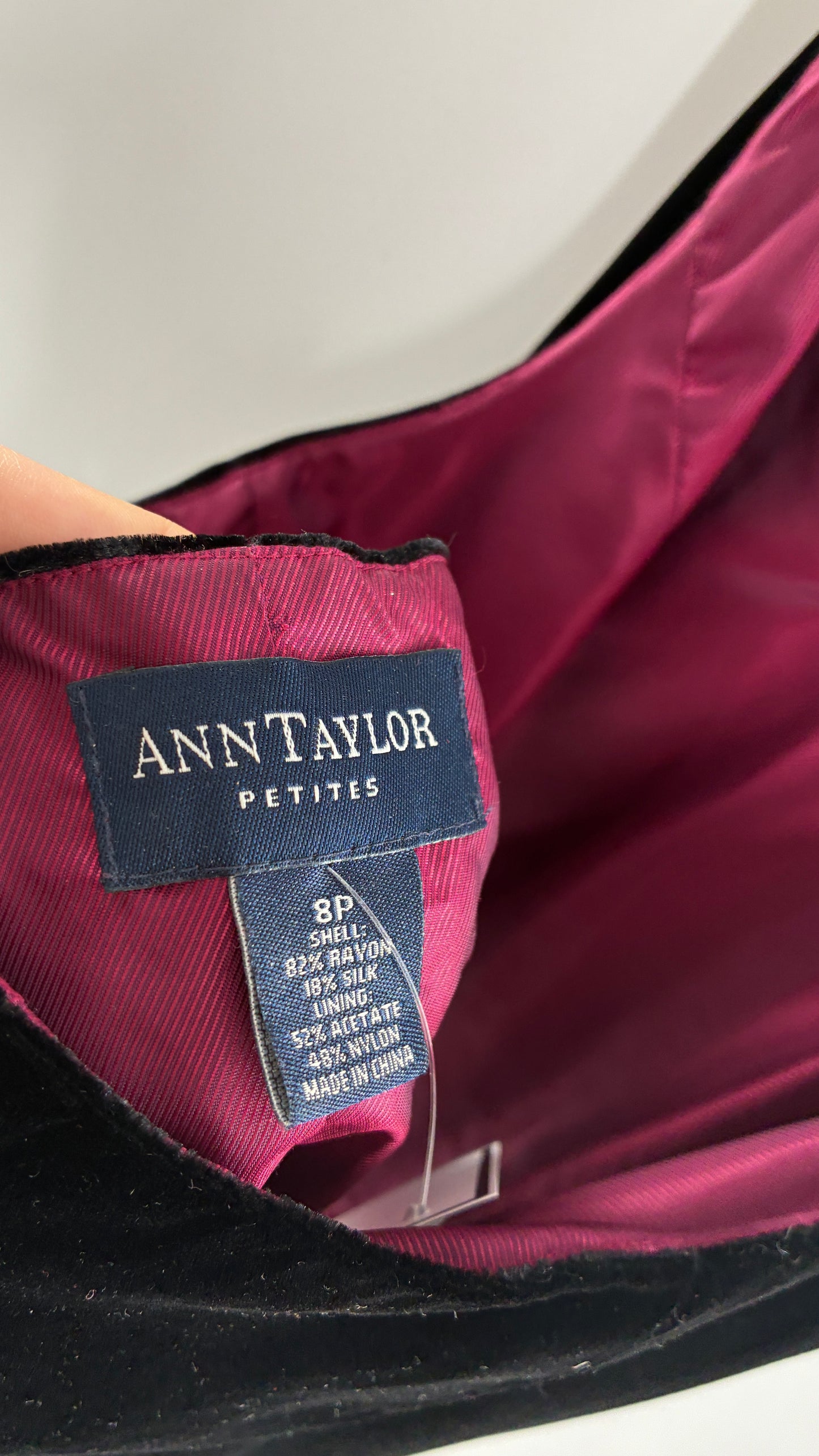 ANN TAYLOR Petite Black Velvet Low Back Tailored Cropped Halter (8P)