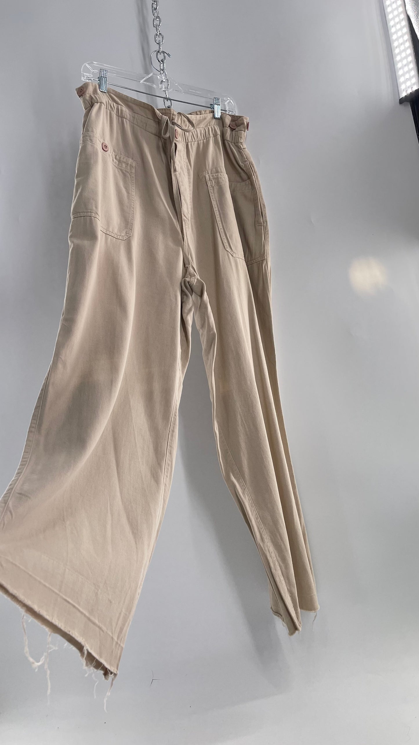 Free People Cream Flare Button Up Wide Legs with Drawstring Waistline 55% Cotton 10% Linen 35% Viscose (L)