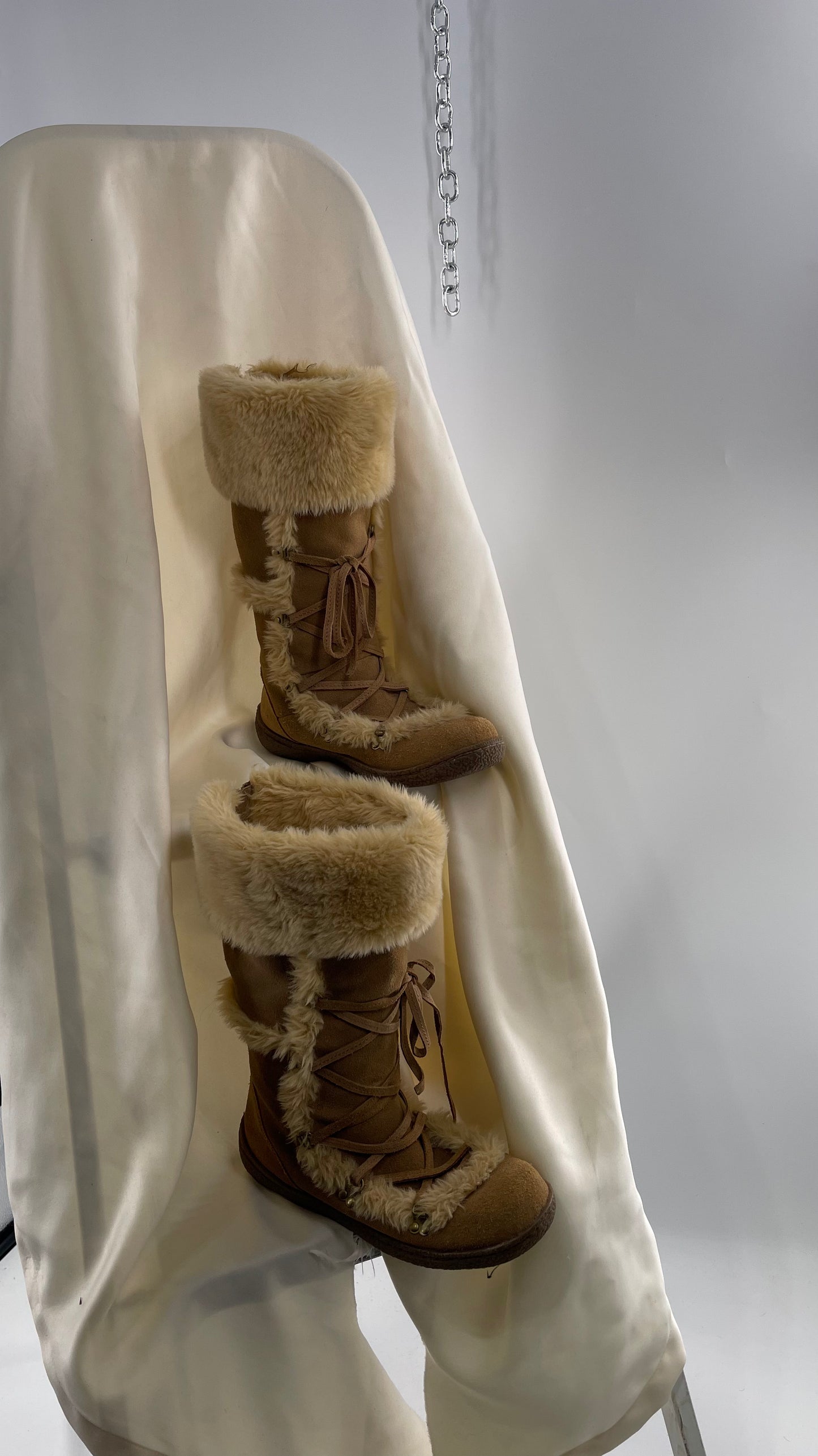 Vintage GAP Tan Suede Leather Eskimo Tie Up Boot with Faux Fur Trim Piping (5)