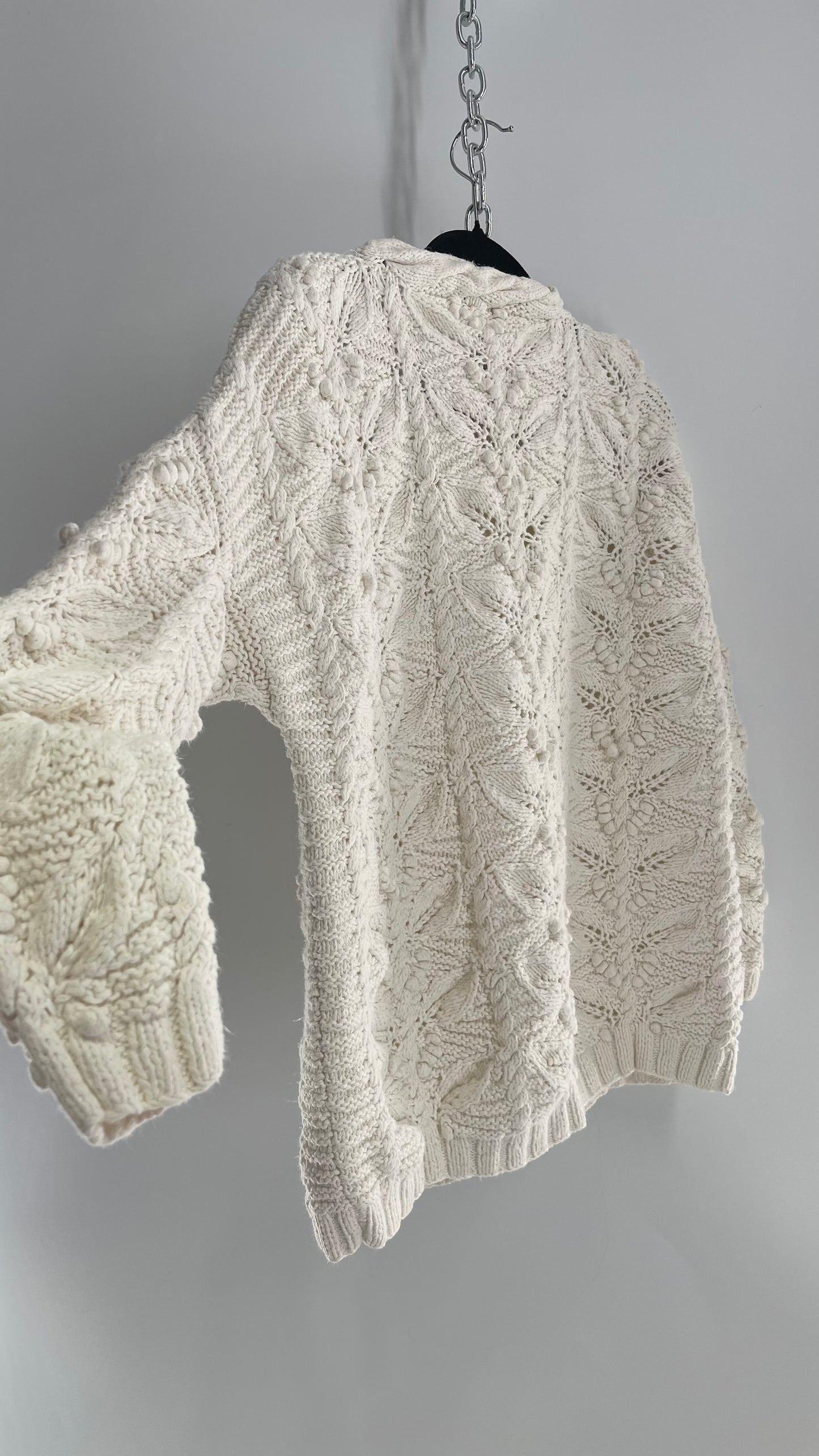 Vintage EXPRESS Tricot Hand-knitted Off White Heavy Sweater (Large)