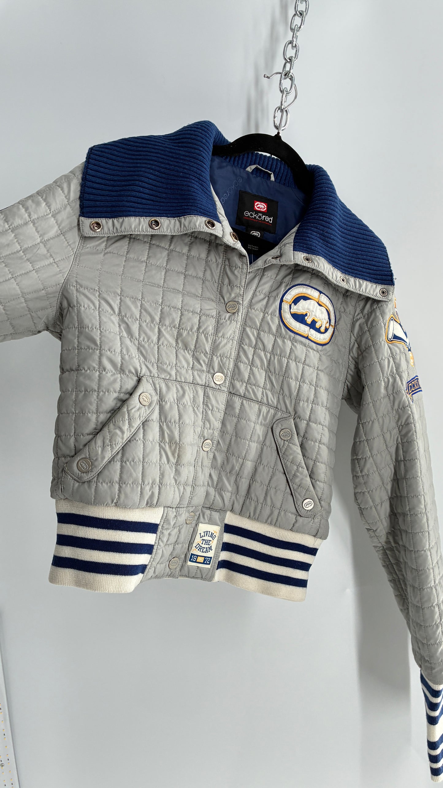 RARE Vintage EckoRed Grey Quilted Cropped Jacket with Button Down Collar and Patches (Large)