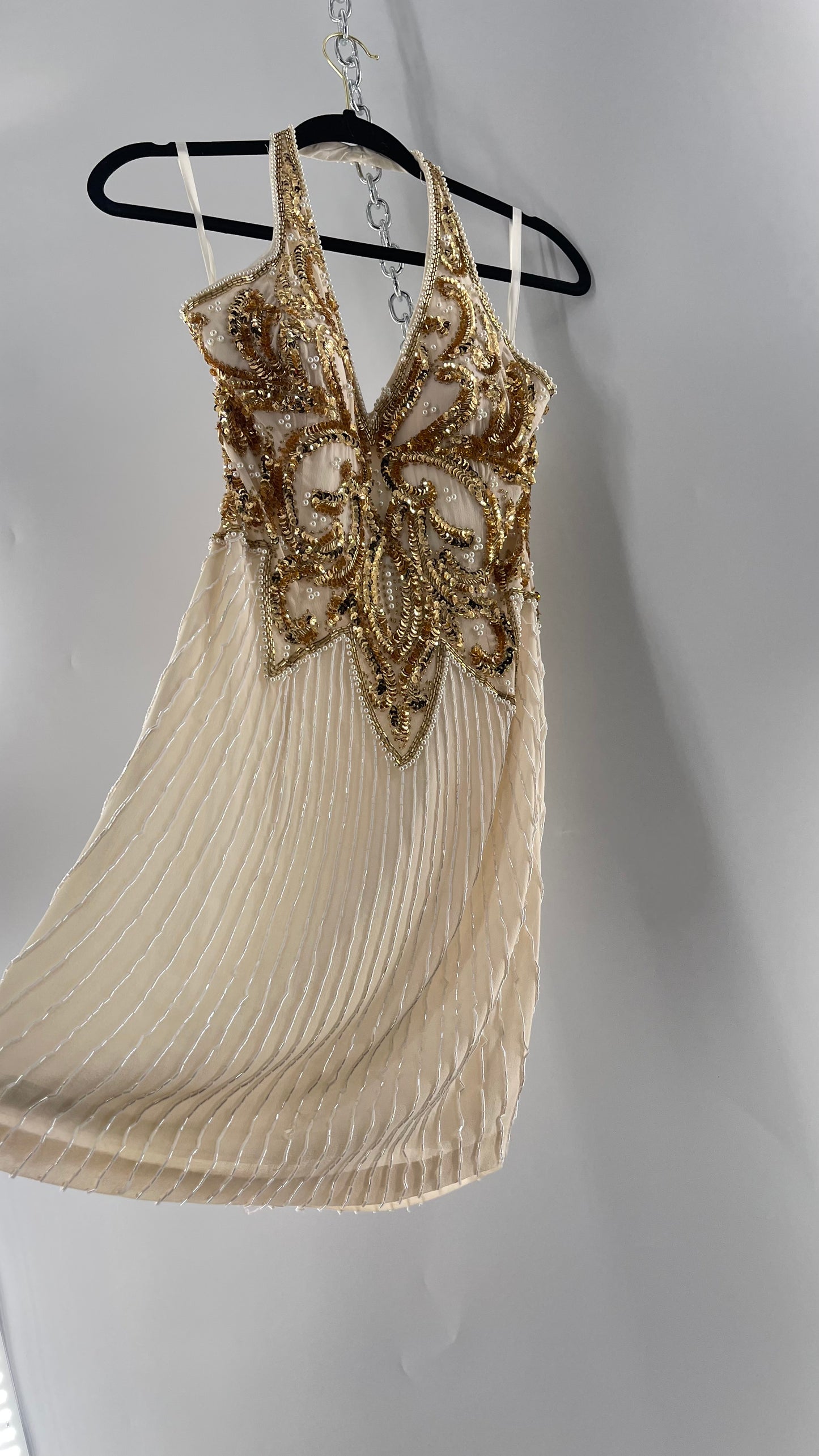 Cache Beaded Old Hollywood Glam White Beaded BodyCon Mini Dress with Halter Neckline and Bedazzled Gold Sequin Bust (4)