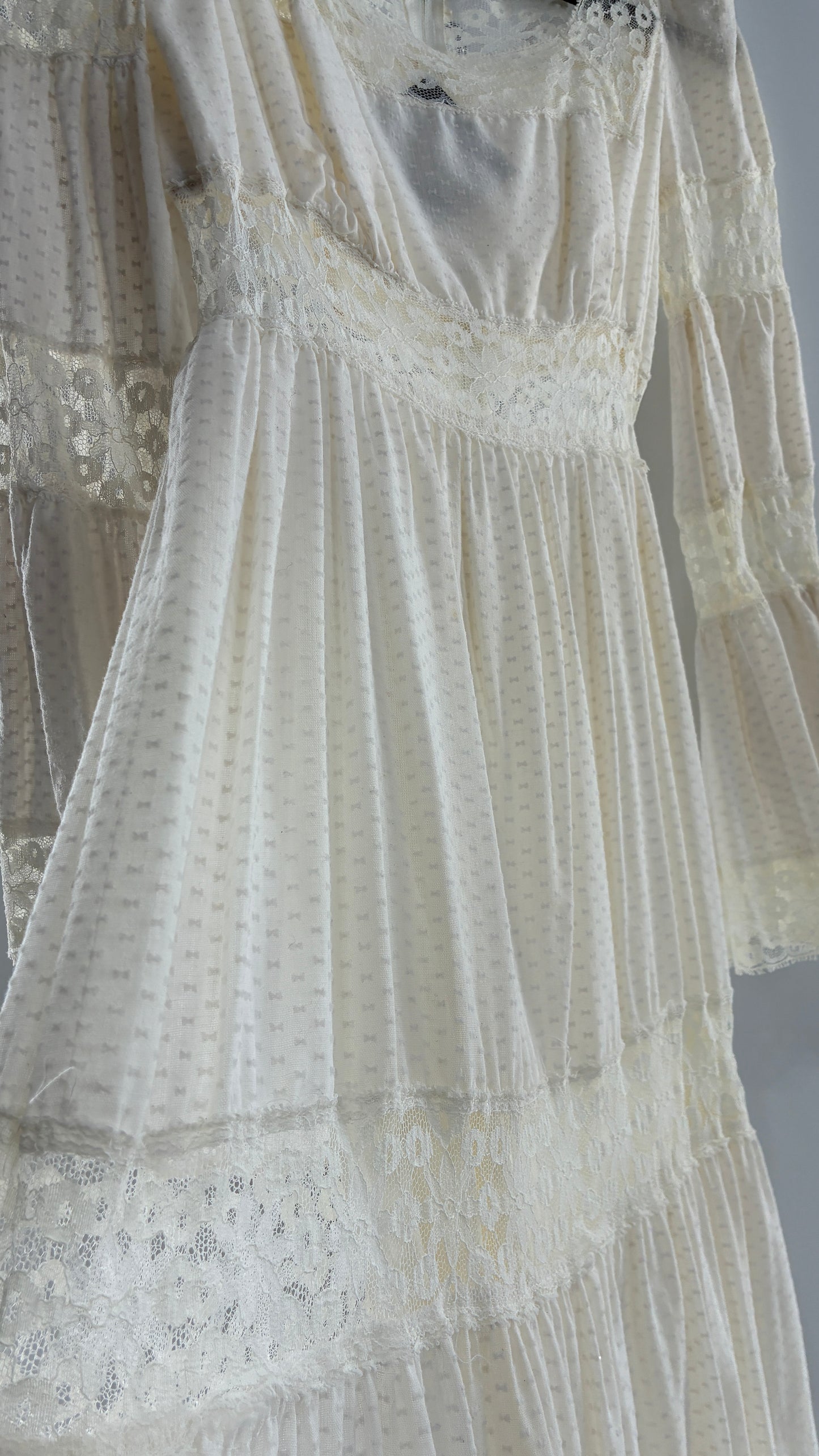 Vintage 1970s Off White Handmade Bell Sleeve Possible Wedding Gown (XS/Small)
