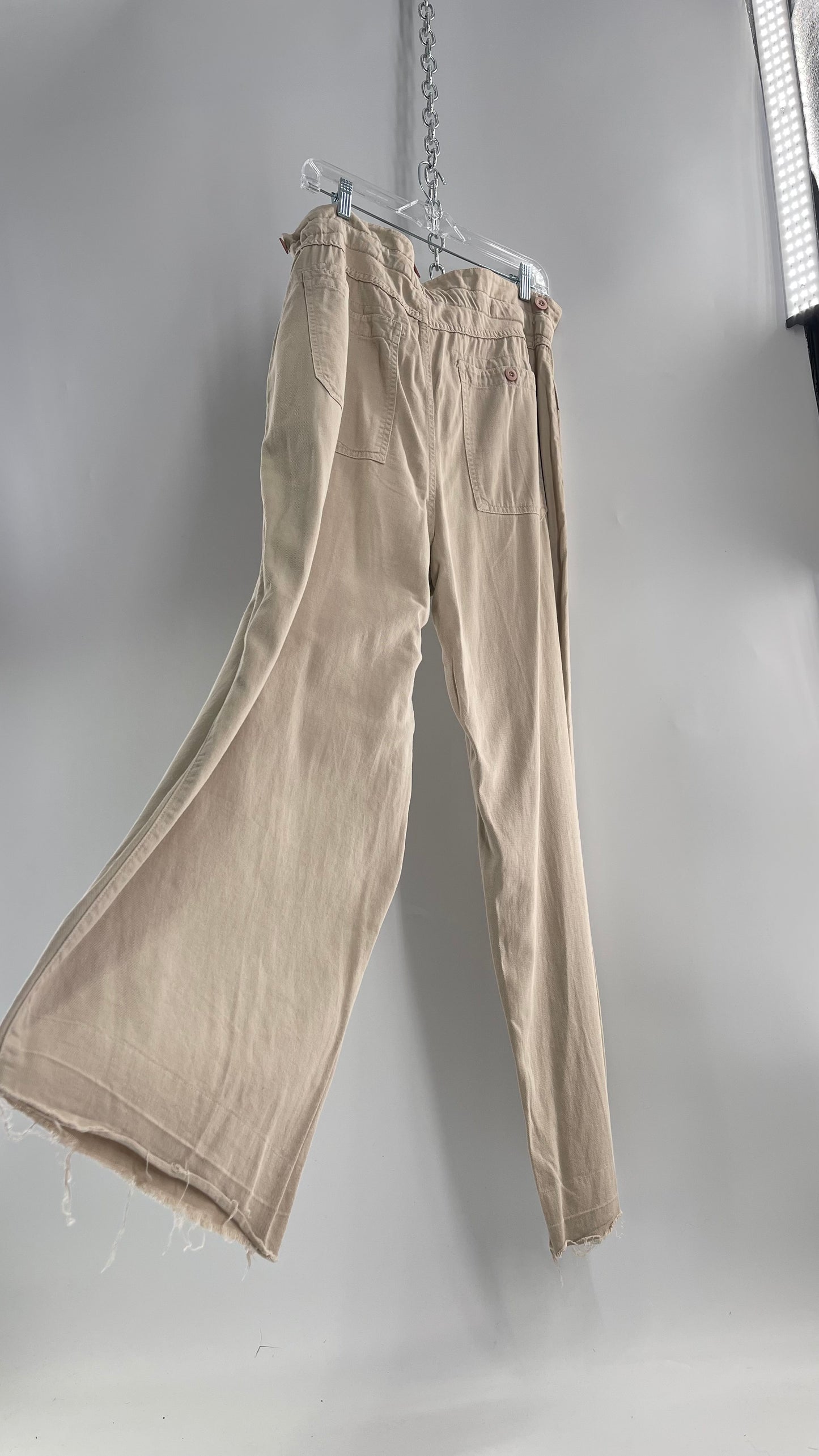 Free People Cream Flare Button Up Wide Legs with Drawstring Waistline 55% Cotton 10% Linen 35% Viscose (L)