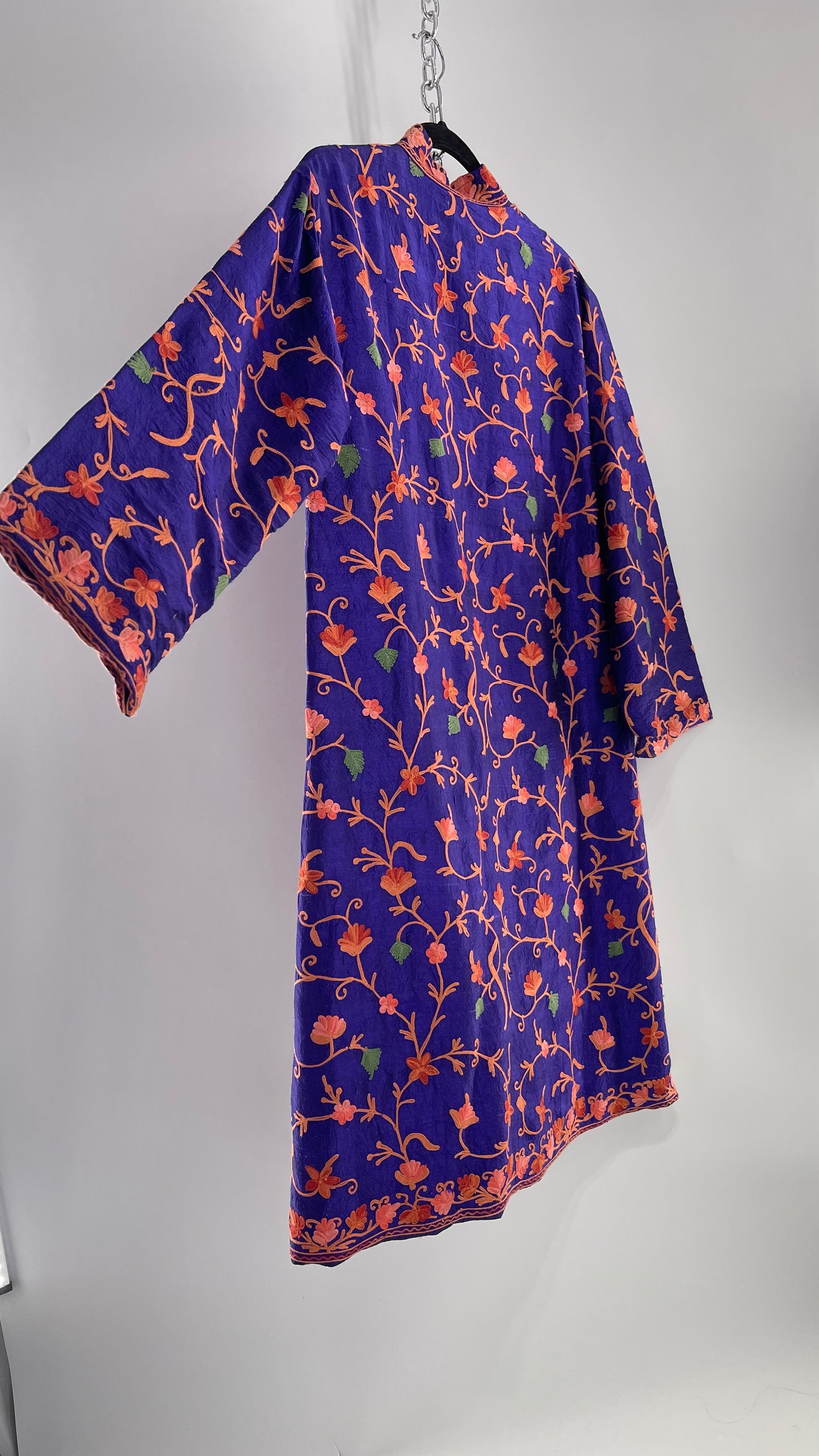 Vintage 1970s Indian Silk Long Purple Kashmiri Coat with Contrasting Embroidered Coral/Salmon Florals (S/M)
