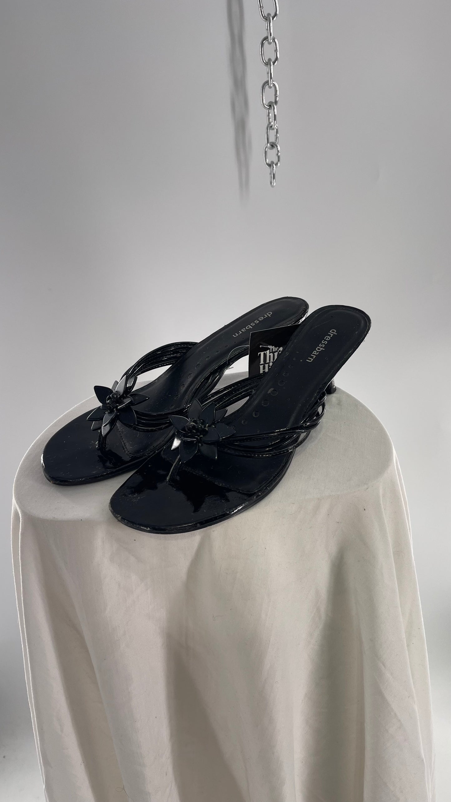 Vintage DressBarn Black Strappy Kitten Heel Thong Sandal with Plastic Flower Rosette (10)