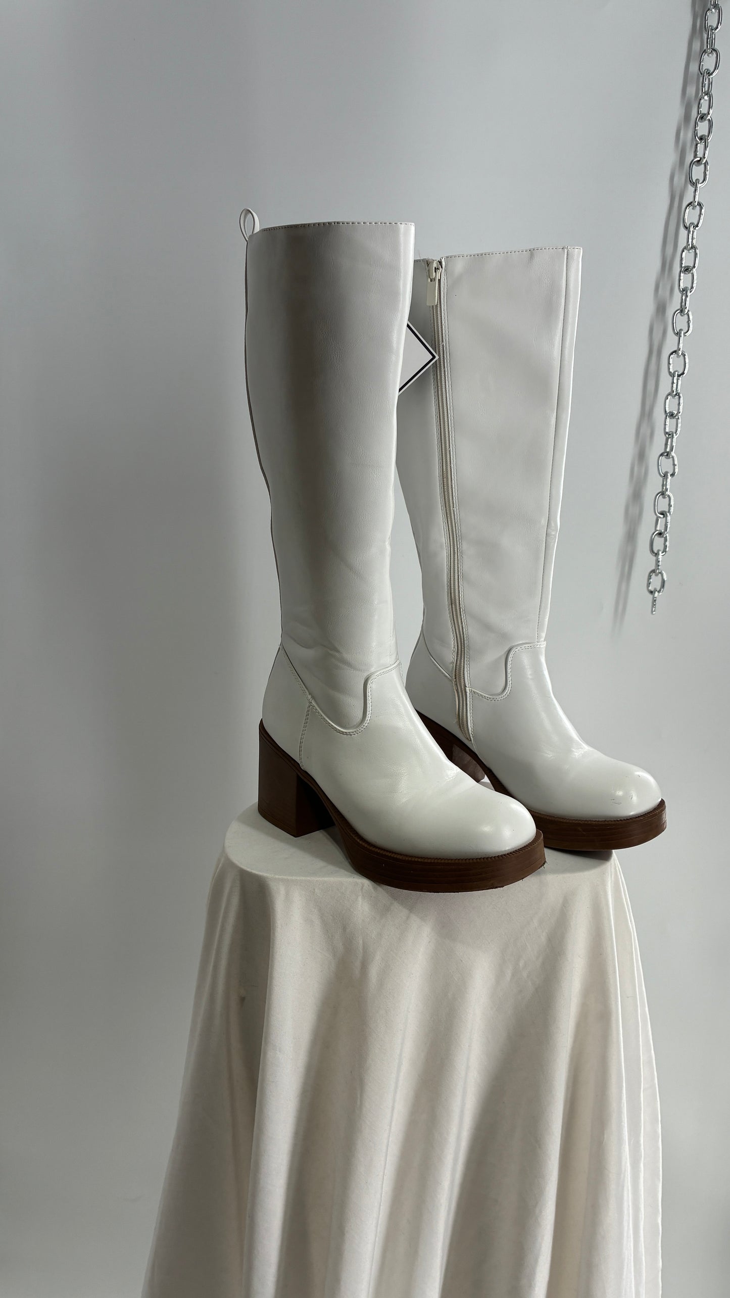 Vintage TOP MODA White Knee High GoGo Boots with Chunky Heel (7.5)