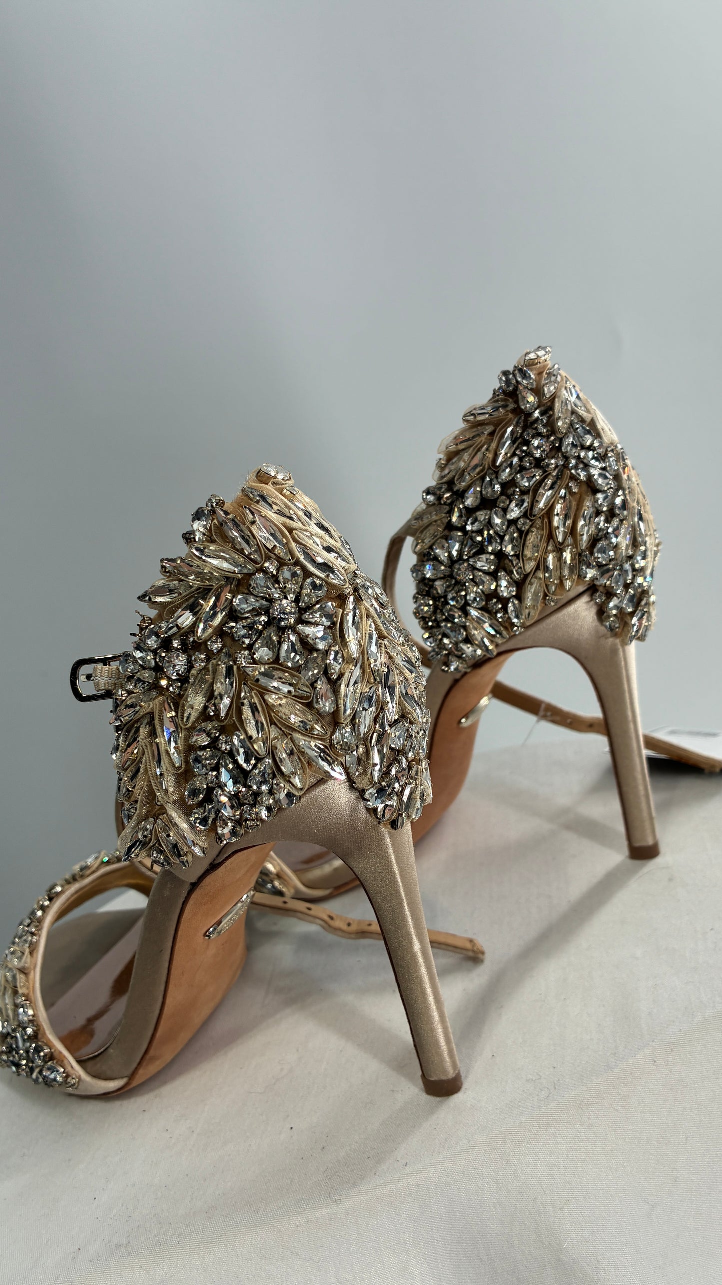 BAGDLEY MISCHKA Champagne Rhinestone Encrusted Embellished Round Toe Heels (5.5)
