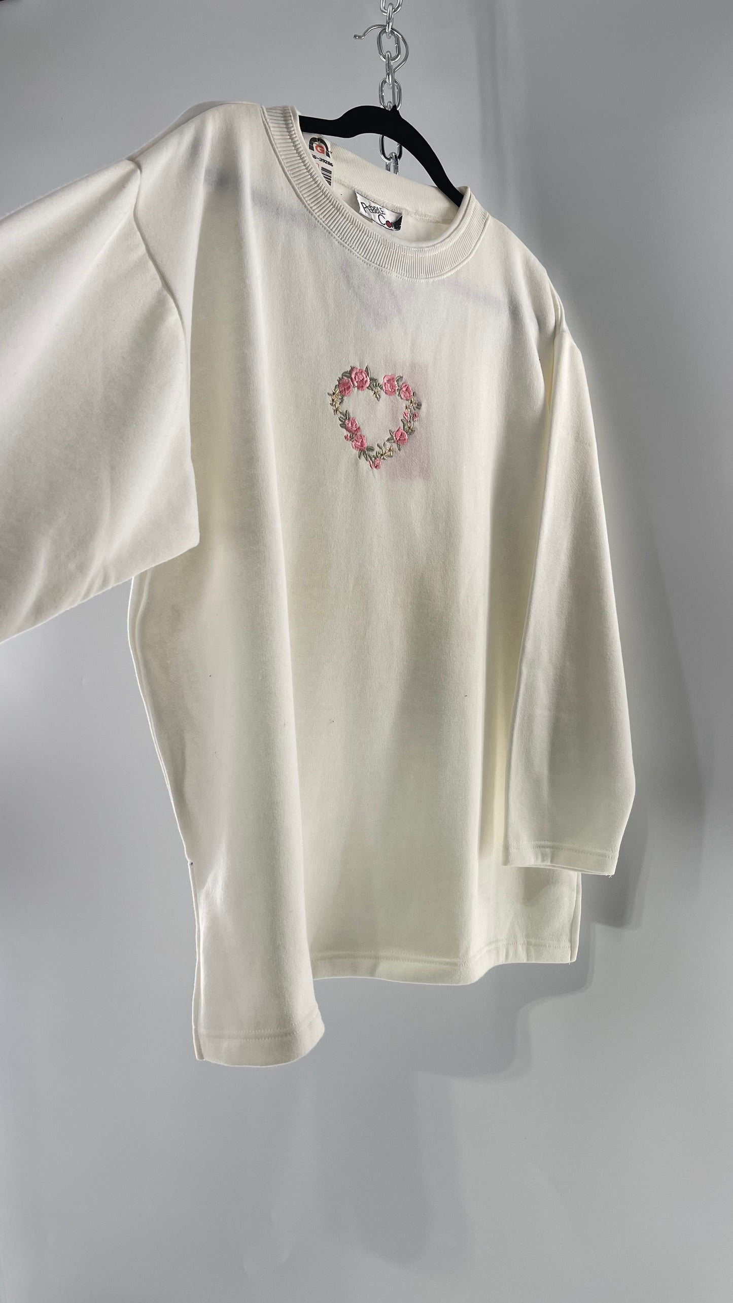 Deadstock 1990s Vintage Pebble Court Pink Rose Embroidered Heart Ivory Crewneck (Large)