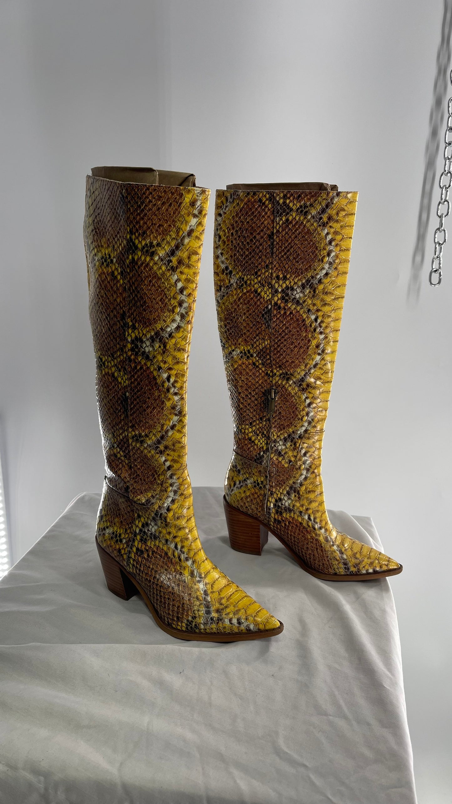 Sam Edelman Yellow Snakeskin Patterned Pointed Toe Knee High Boots (7)
