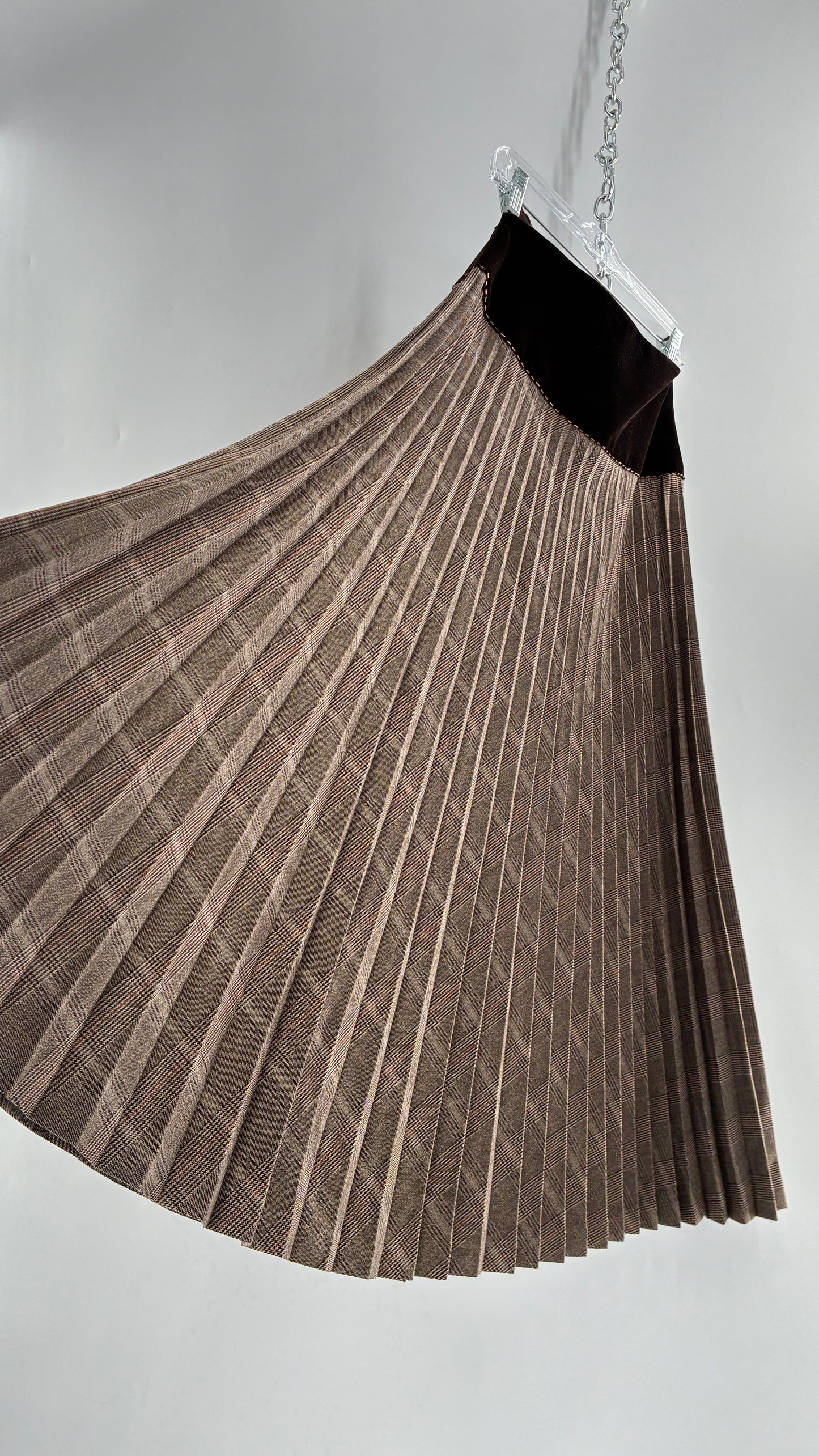 Vintage CAROLE LITTLE Plaid and Pleated Skirt with Wide Velvet Brown Waist Band (6)