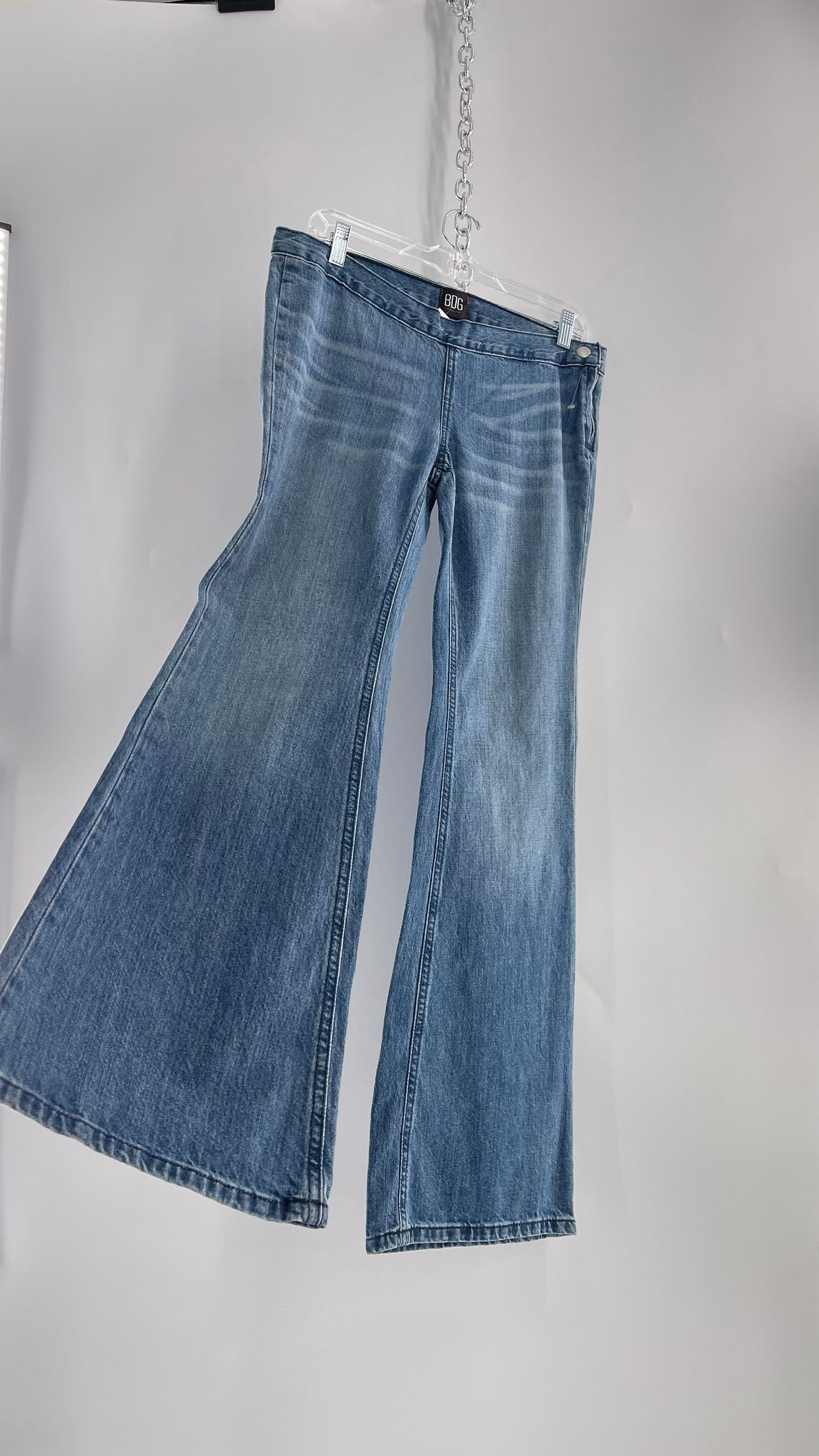BDG Jeans Medium Wash Low Waisted Kickflares (27)