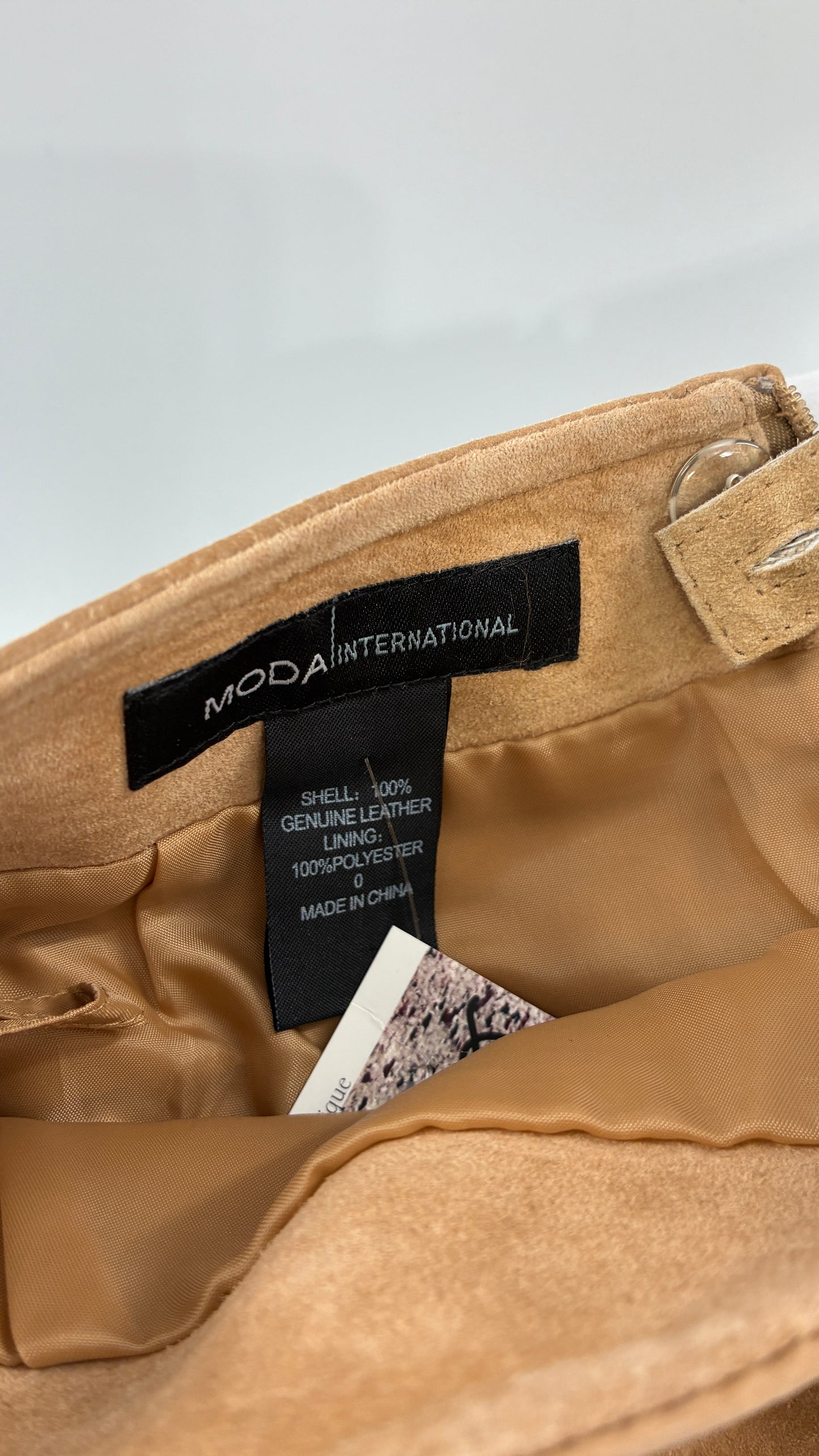 Vintage Moda International Genuine Leather Pleated Hem Skirt with Rounded Hip Panels (0)