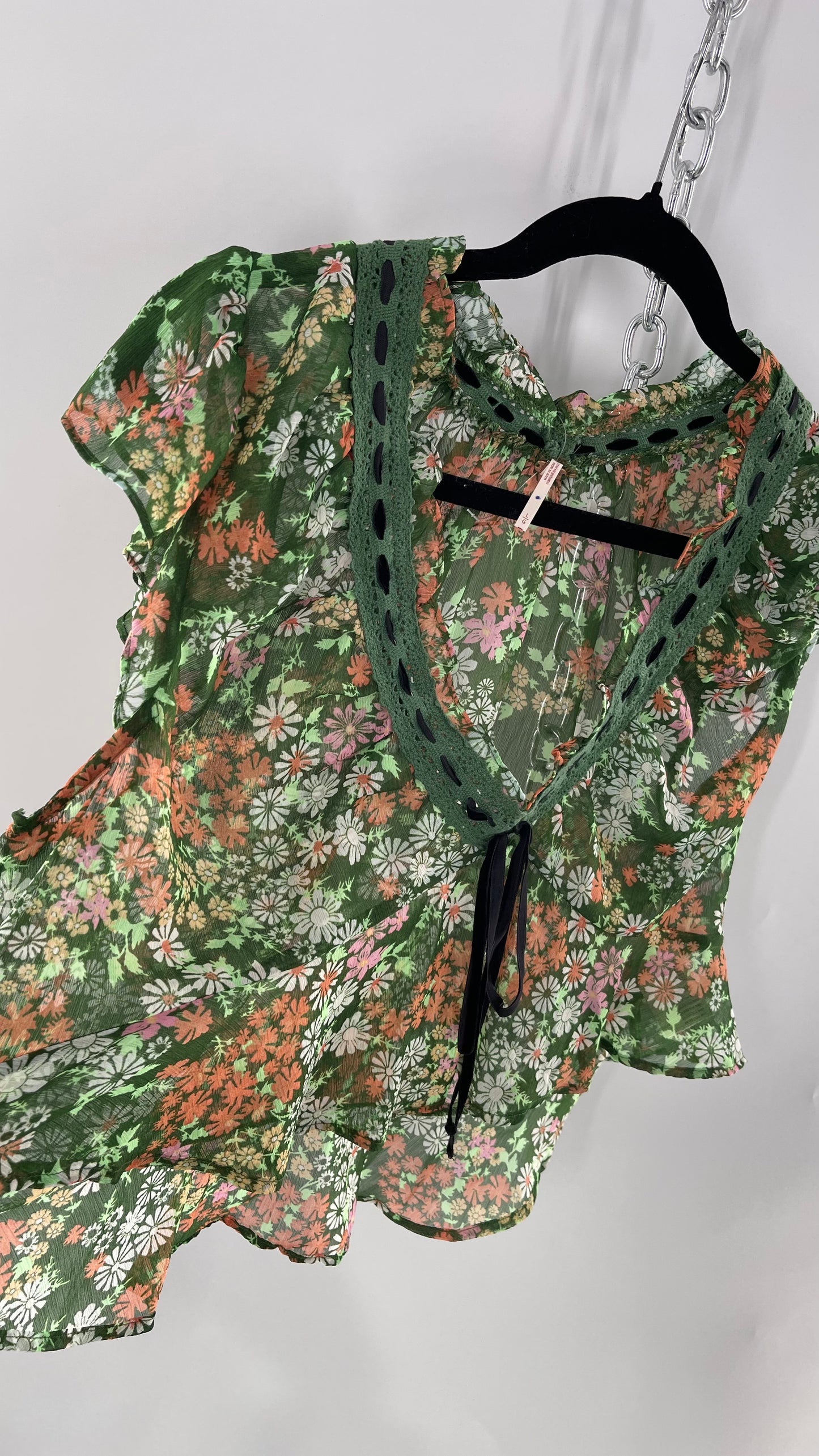 Free People Green Floral Blouse with Green Lace Neckline and Black Velvet Ribbon (Large)