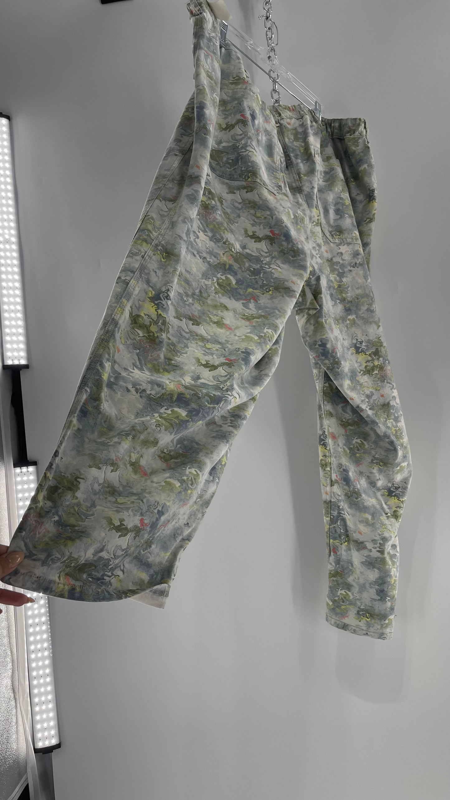 Pilcro Anthropologie Lilly Pad Pond Painted Water Color Cargos (26W)