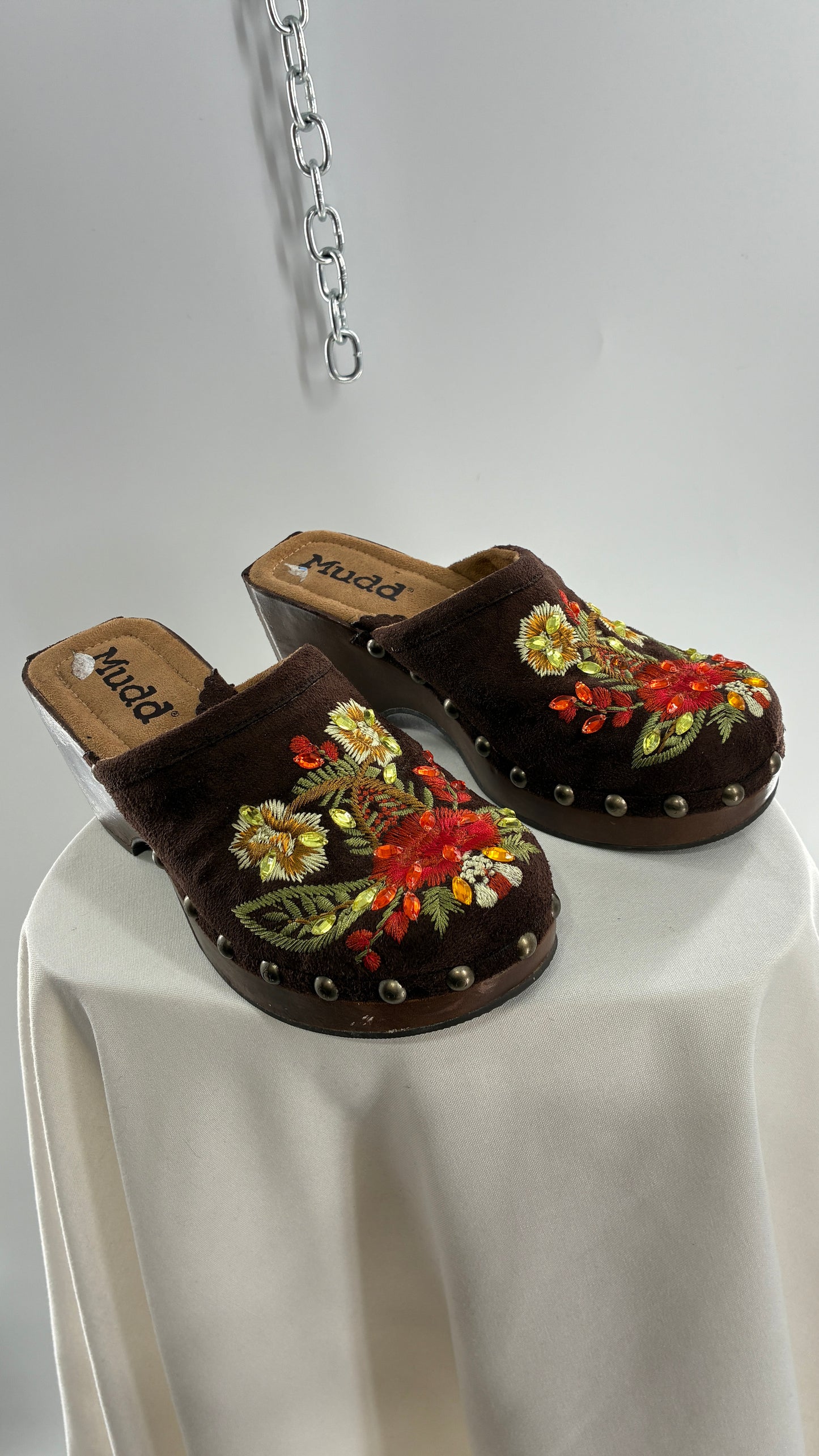 Vintage MUDD Brown Clog with Side Studding and Embroidered Details (6.5)