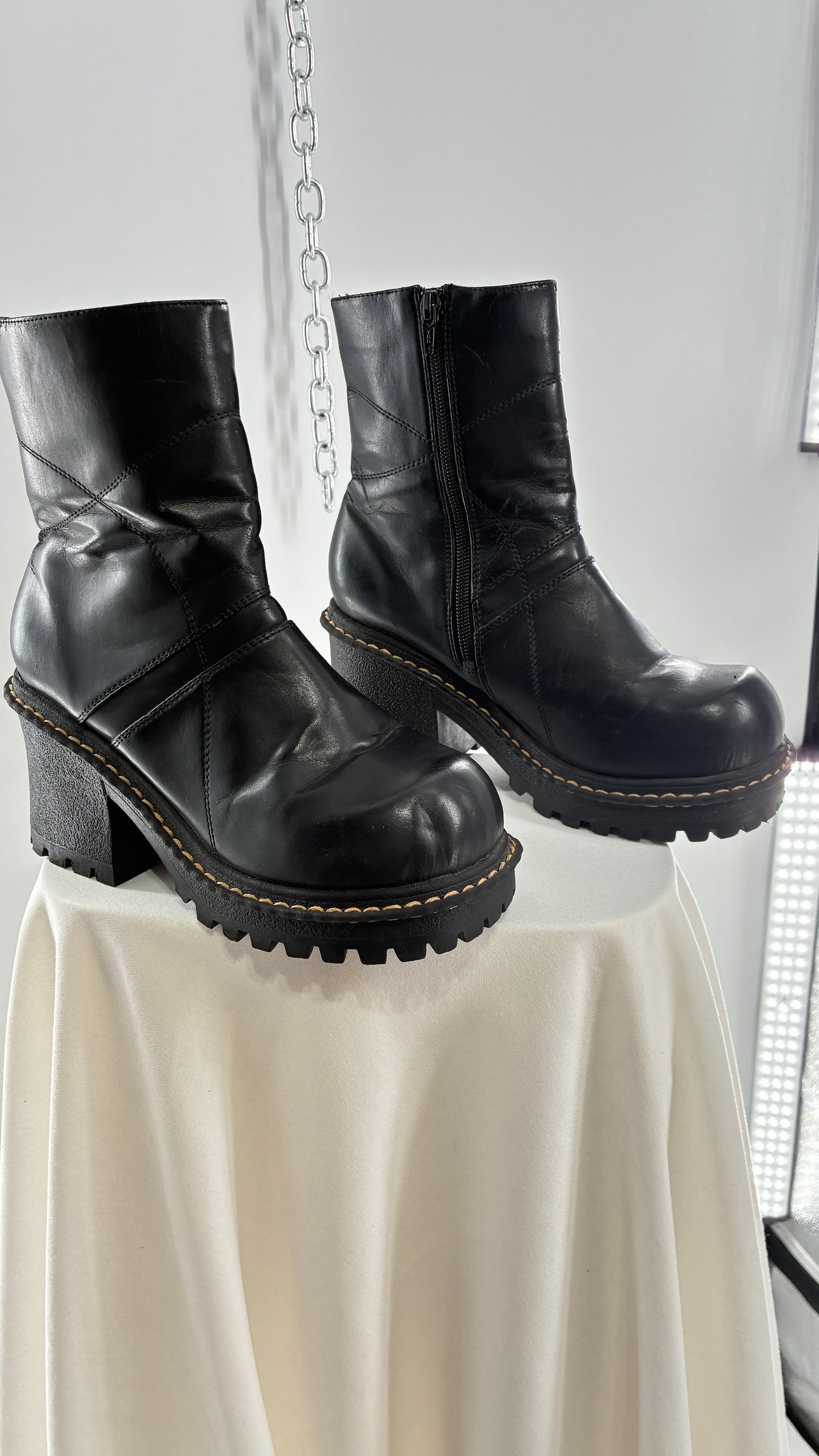 Vintage ROUTE 66 Black Chunky Heel Round Toe Boot (8.5)