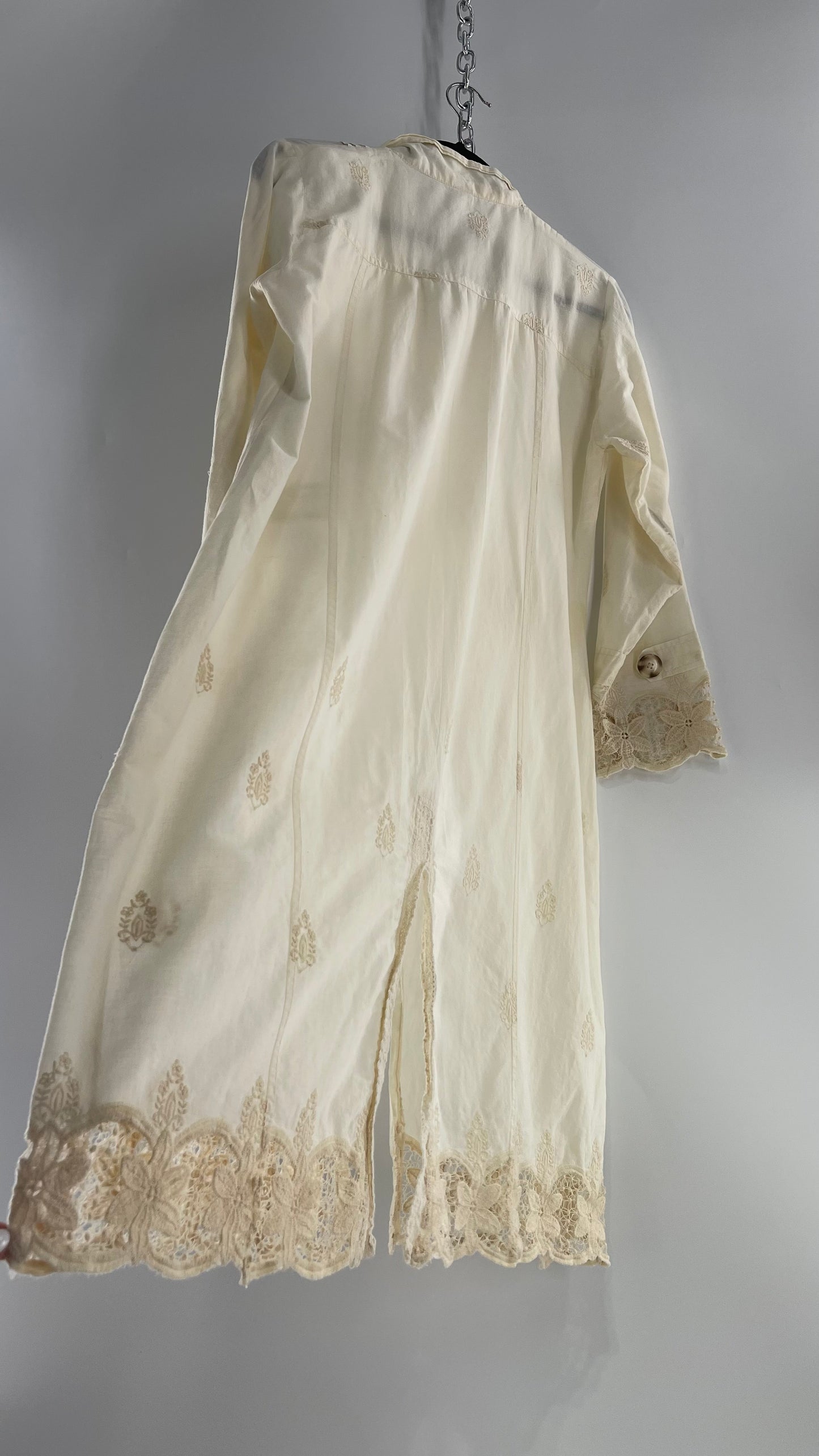 Vintage Embroidered Cotton Coat with Lace Cuffs (S/M)