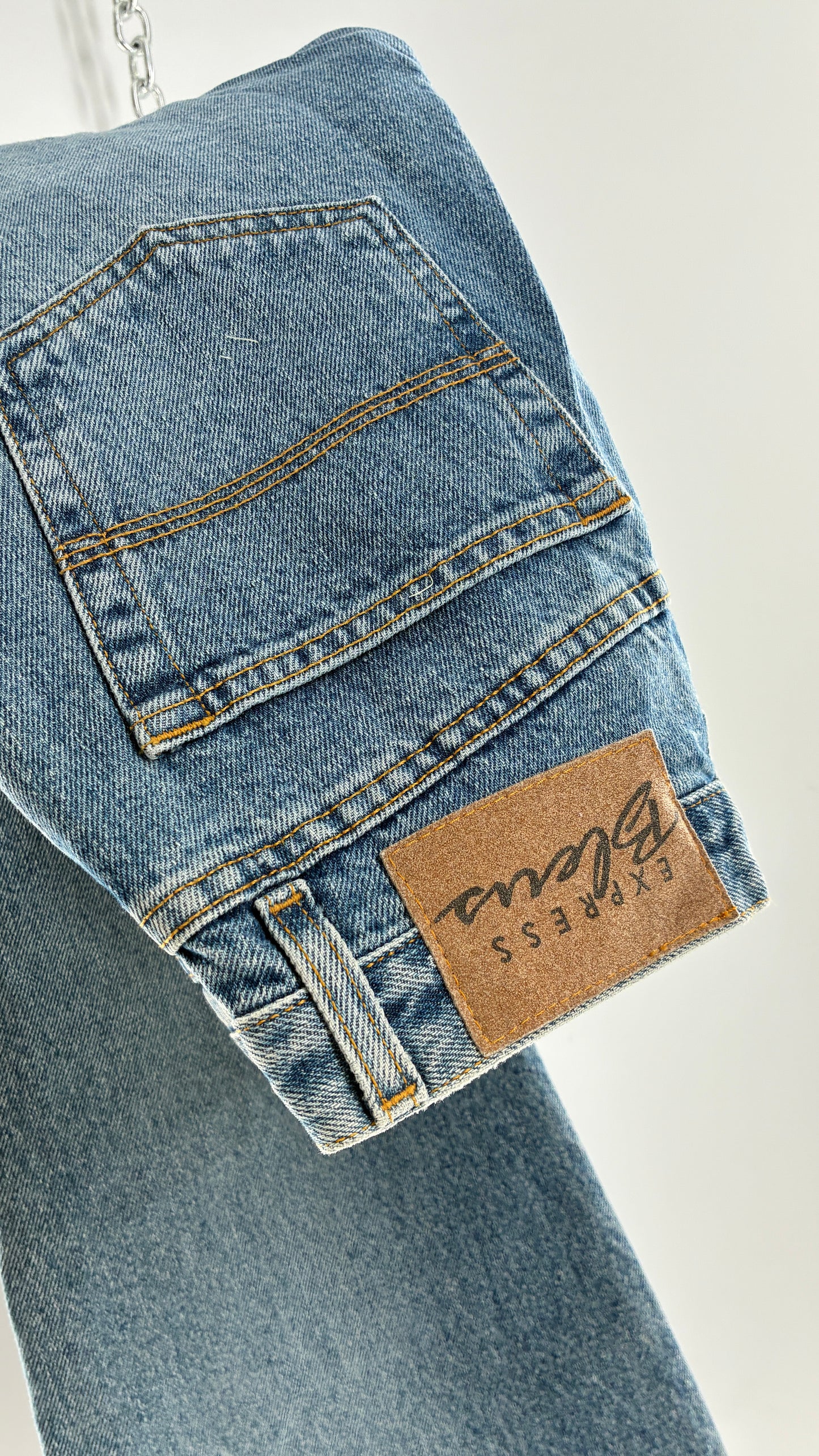 Deadstock Vintage Express Bleus Light Wash Short Flares Made in Mexico (5/6)