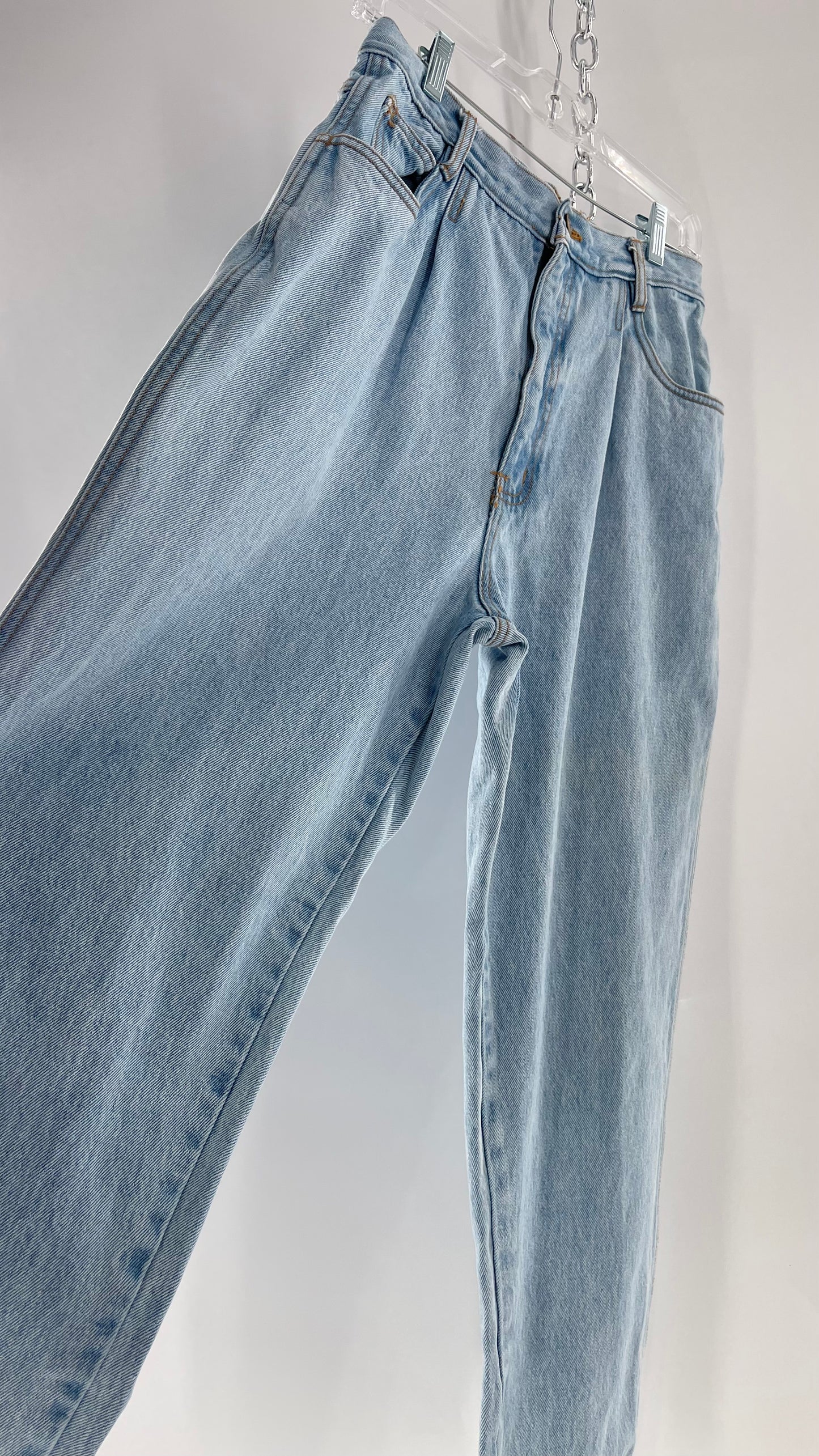 Vintage BILL BLASS Light Wash Ultra High Rise Mom Jean (12)
