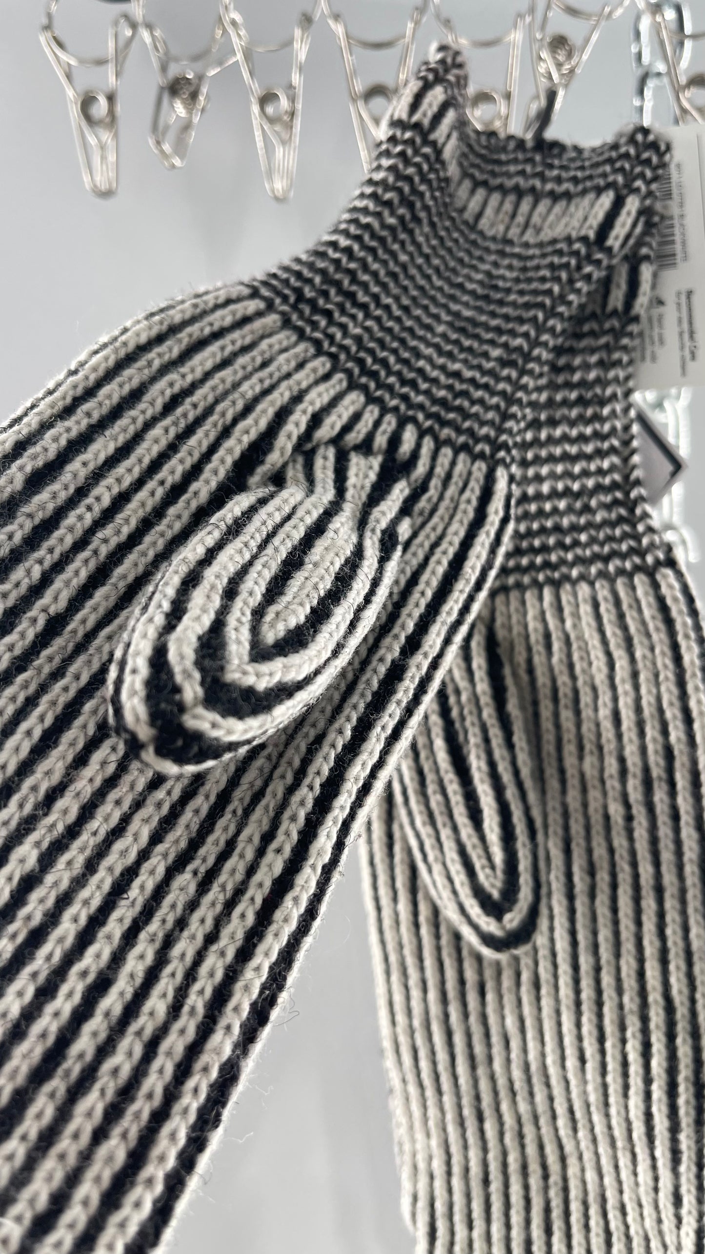 Deadstock Vintage Fox River 50% Wool Black White Mittens
