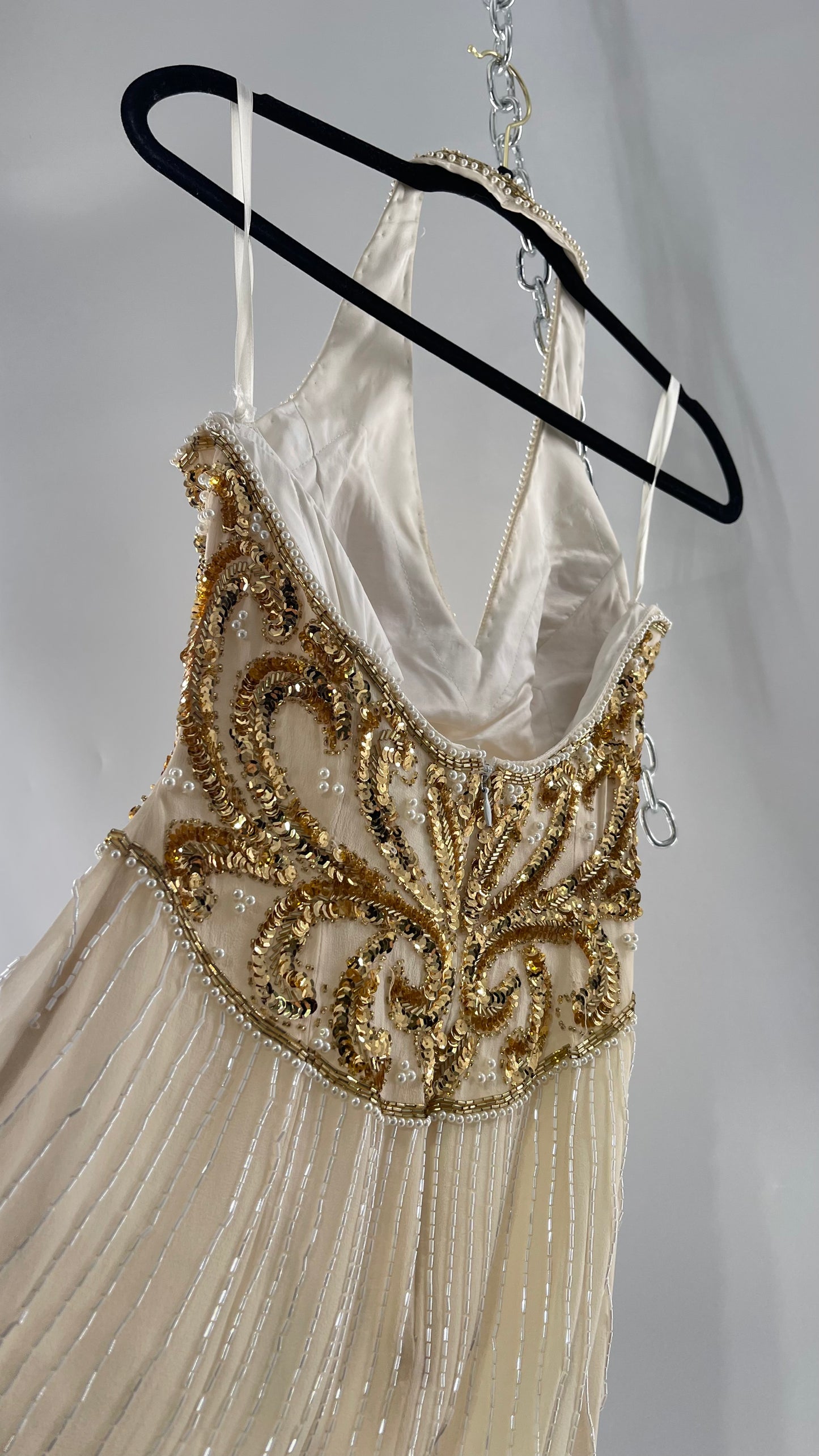 Cache Beaded Old Hollywood Glam White Beaded BodyCon Mini Dress with Halter Neckline and Bedazzled Gold Sequin Bust (4)