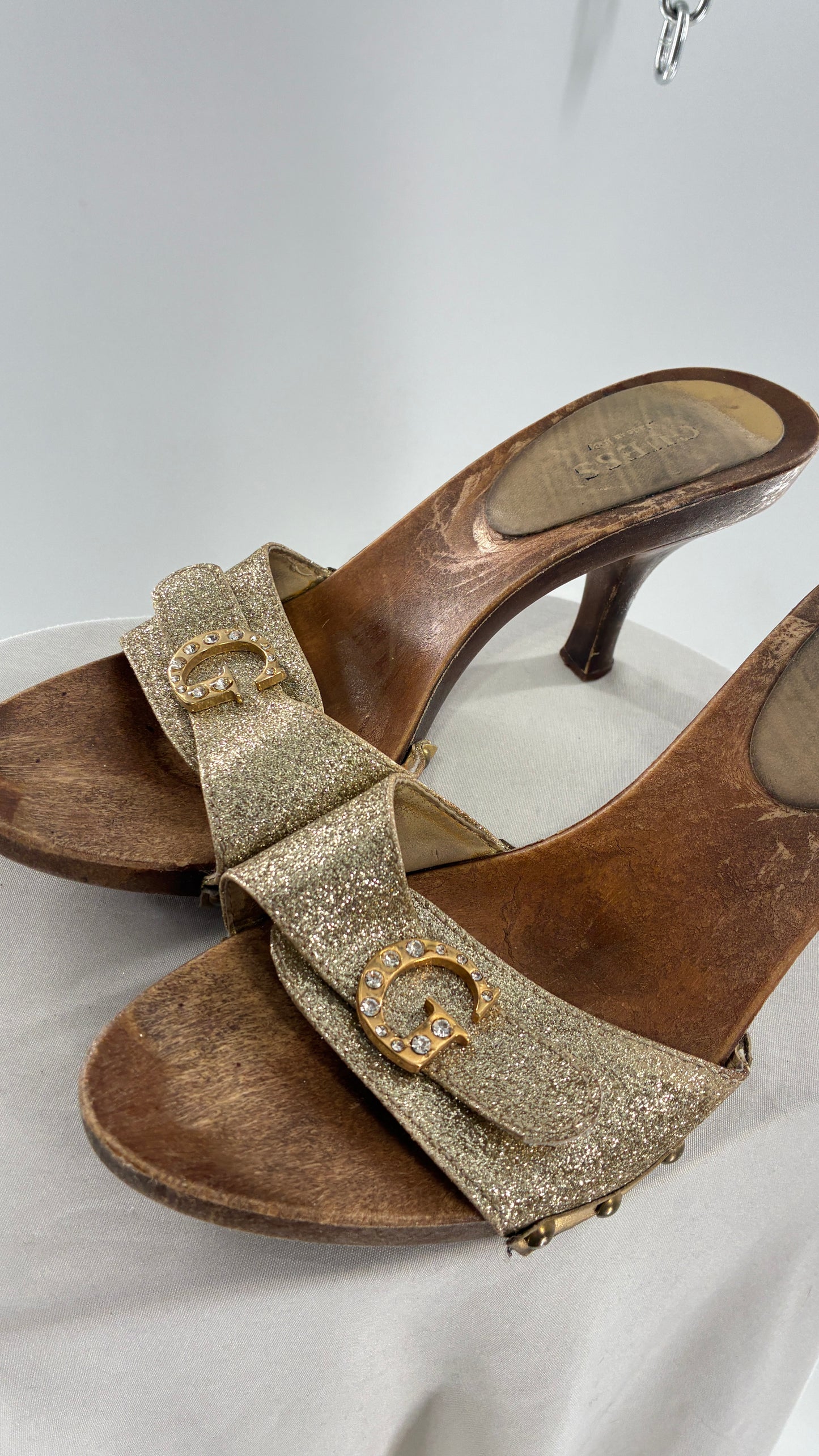 Vintage GUESS Kitten Heels with Gold Glitter Strap and Metal “G” Emblem (7)
