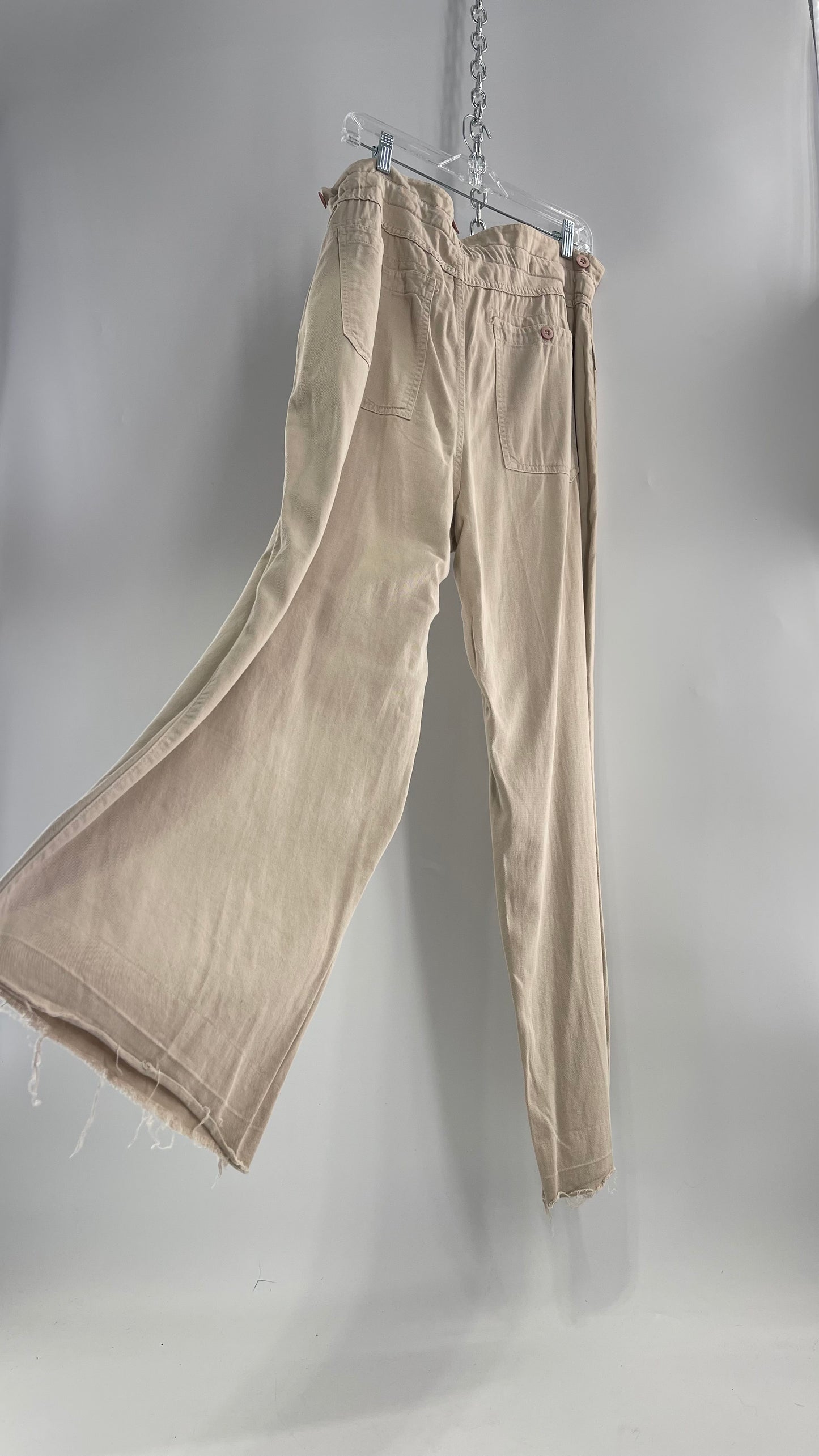Free People Cream Flare Button Up Wide Legs with Drawstring Waistline 55% Cotton 10% Linen 35% Viscose (L)