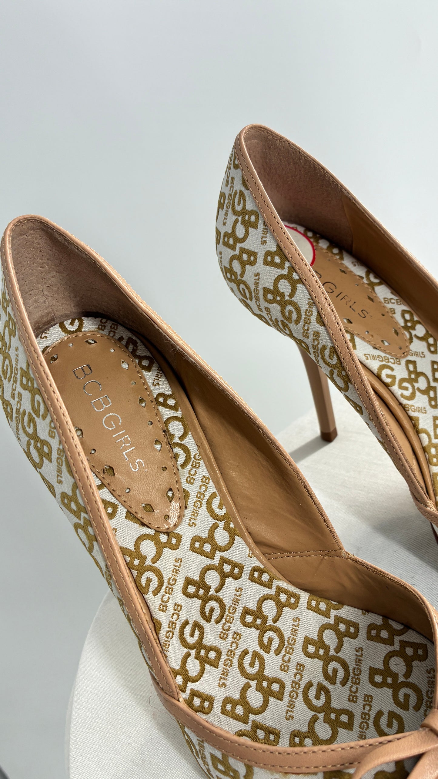 Vintage BCBG All Over Monogram Pointed Toe Heels with Leather Bows and Piping (5.5)