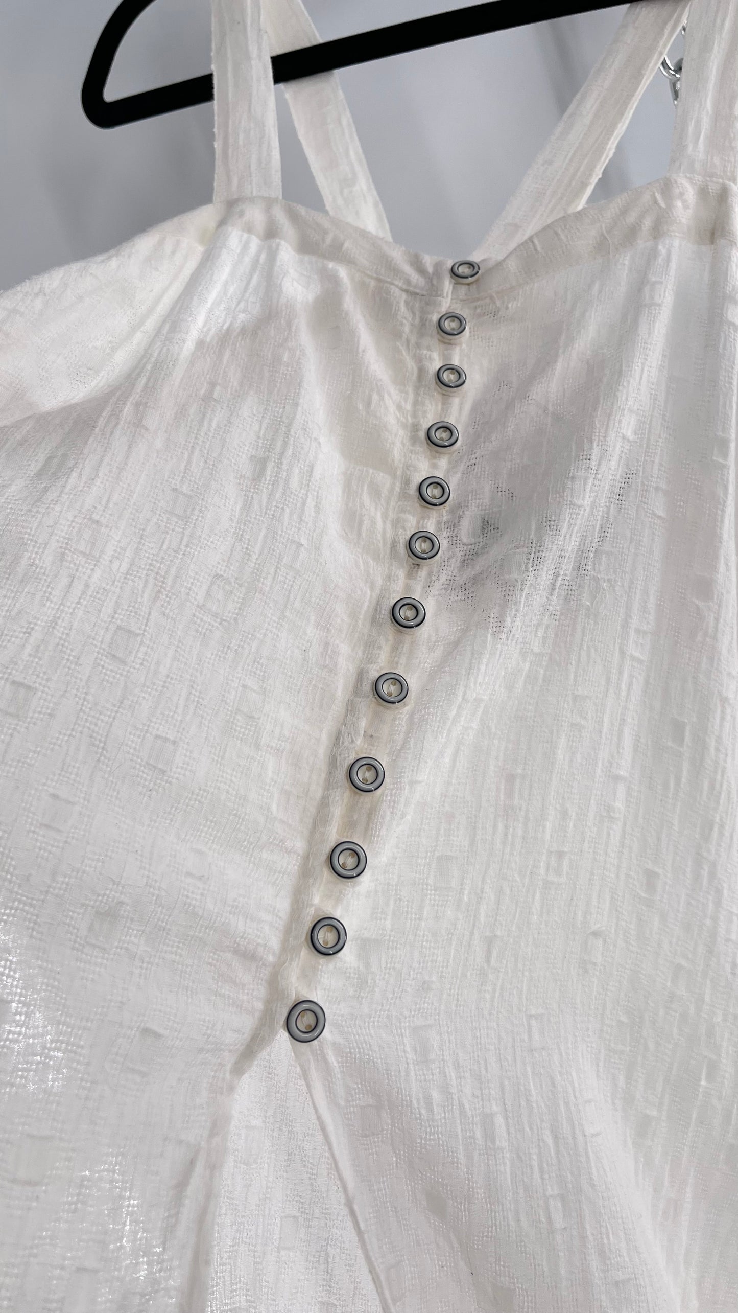 Anthropologie White Sweeping and Vented Button Front Tank (Large)