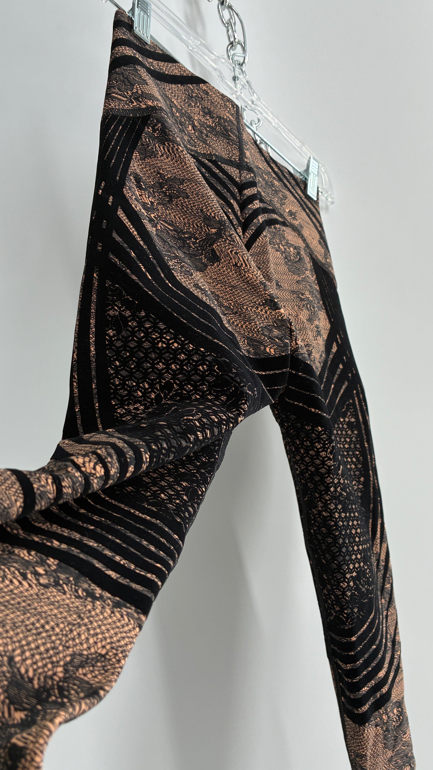 SAVAGE X FENTY Lace Patterned Legging with Sculpting Velvet Design (8-10)