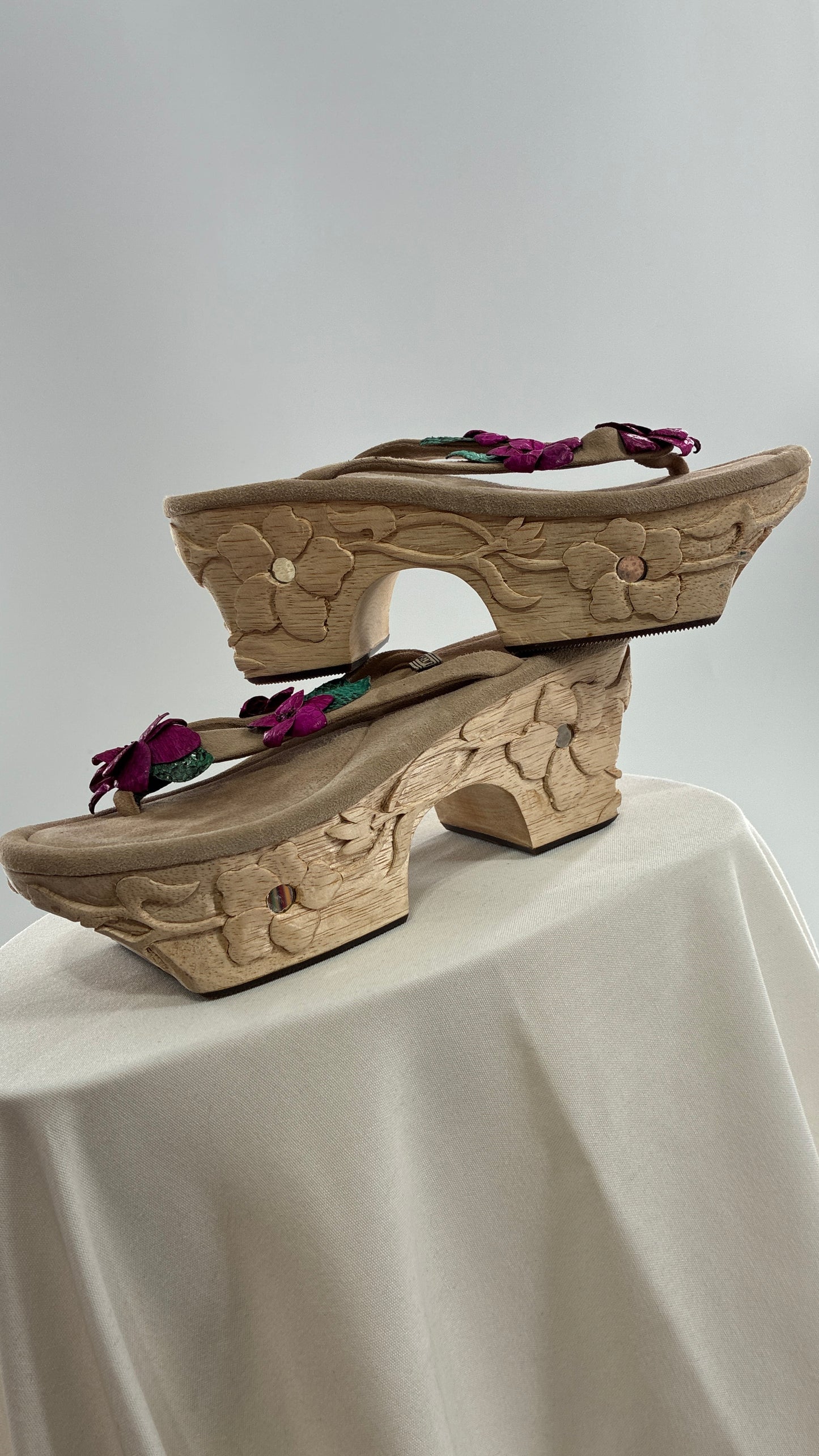 RARE Vintage VALERIA LACERDA Wooden Platform Sandal with Engraved Florals, Fuchsia Flowers and Mirror Details (7)