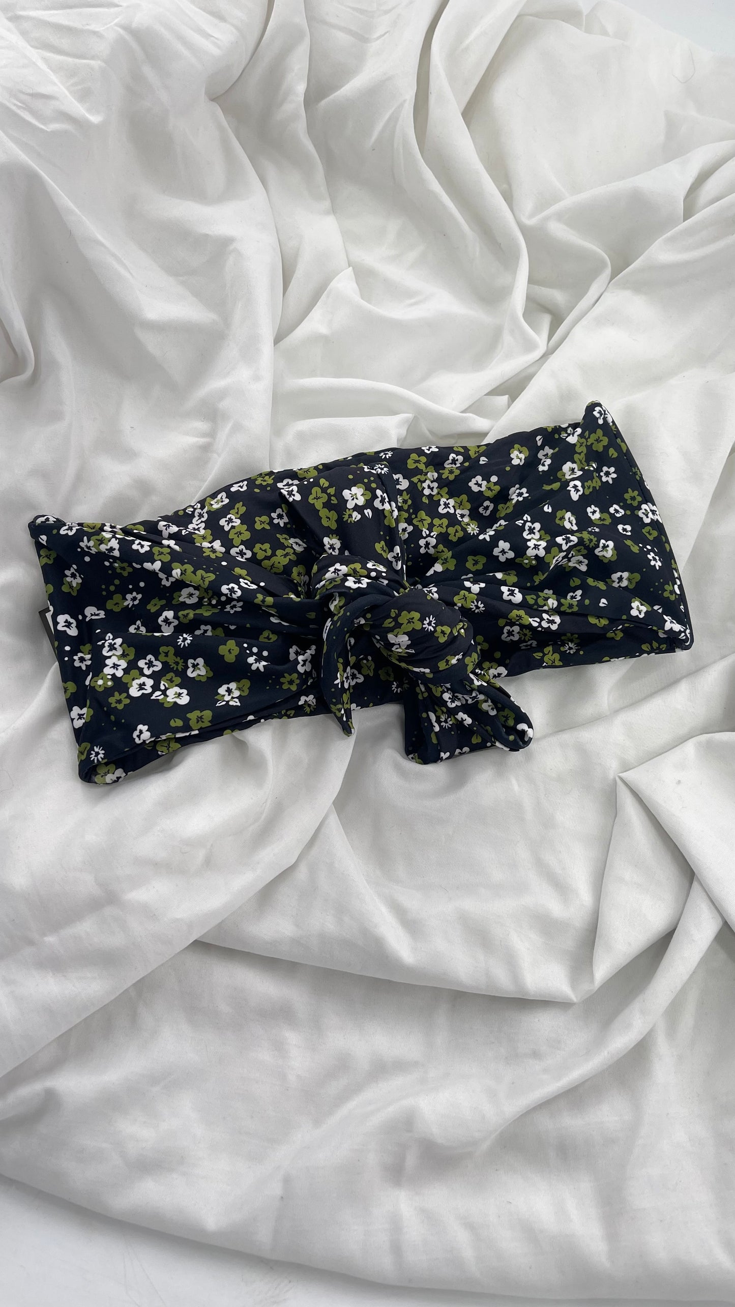 GILLIA swim Black Tie Up Bandeau with Green Poppy Florals (Medium)