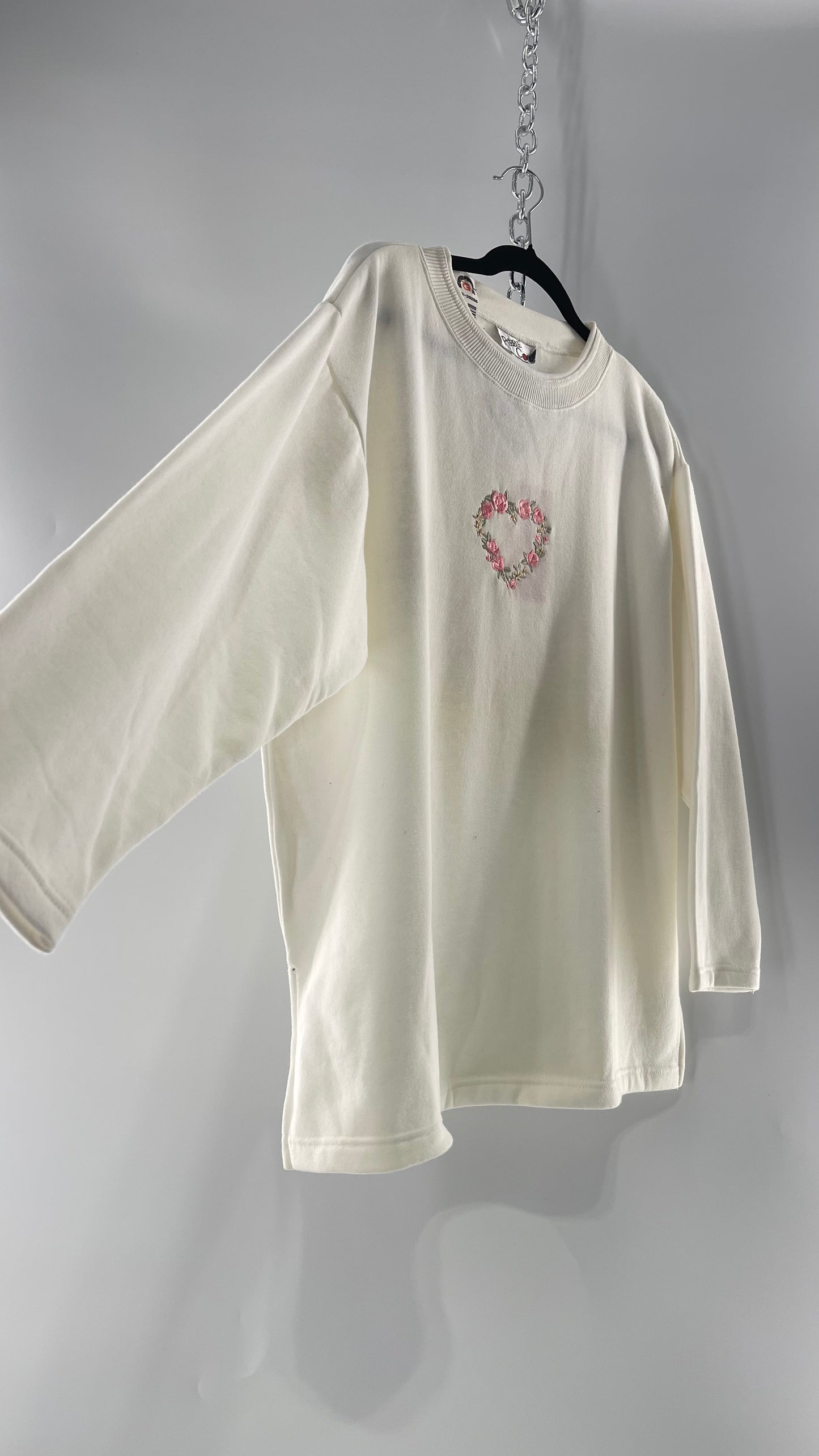 Deadstock 1990s Vintage Pebble Court Pink Rose Embroidered Heart Ivory Crewneck (Large)