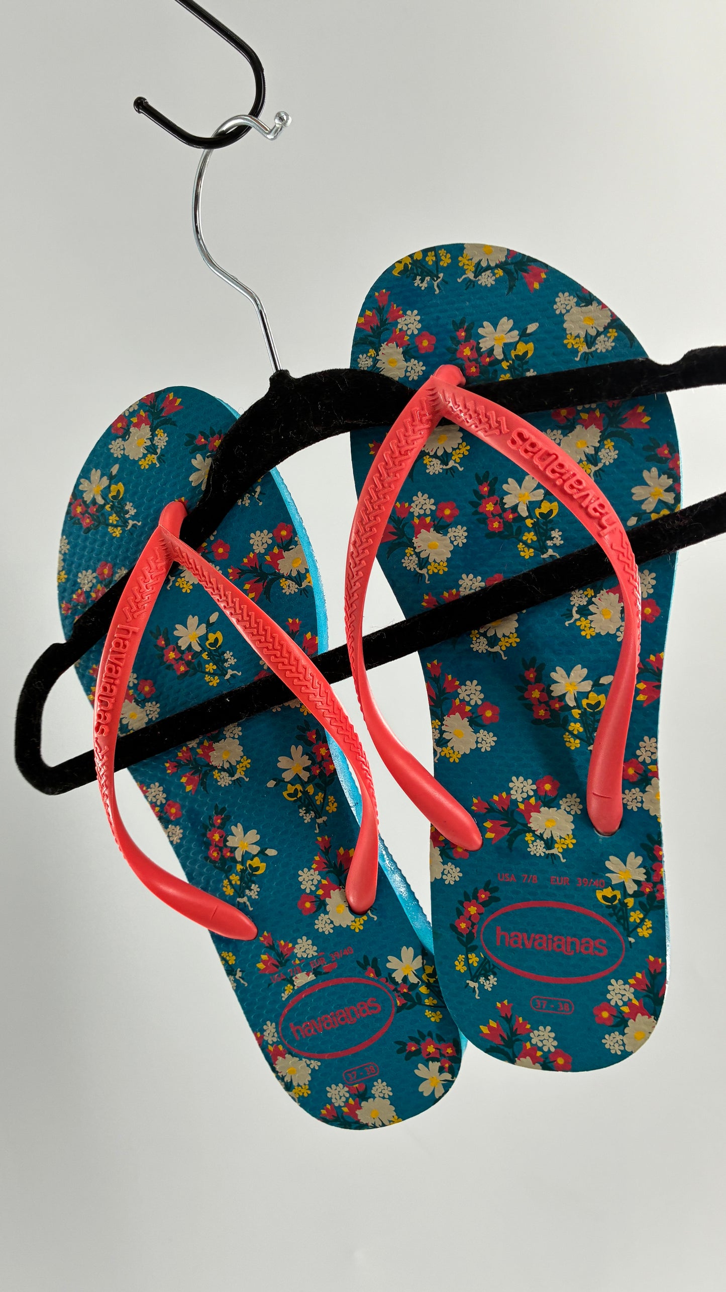 Blue and Neon Floral Havaianas NWOT (7/8)
