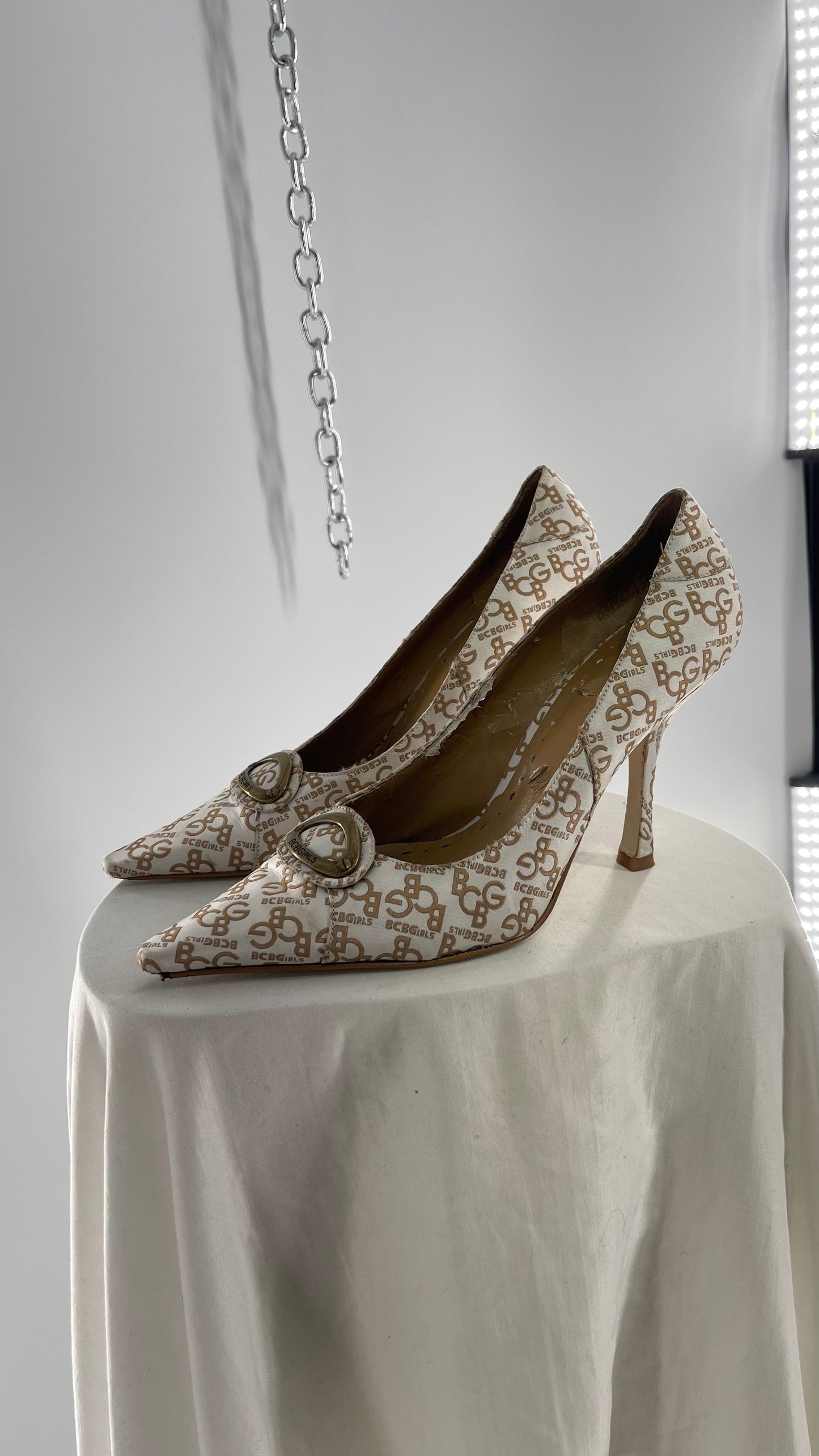 BCBGirls 1990s HOT White Gold All Over Logo Print Heel with Metal Buckle Details (10)