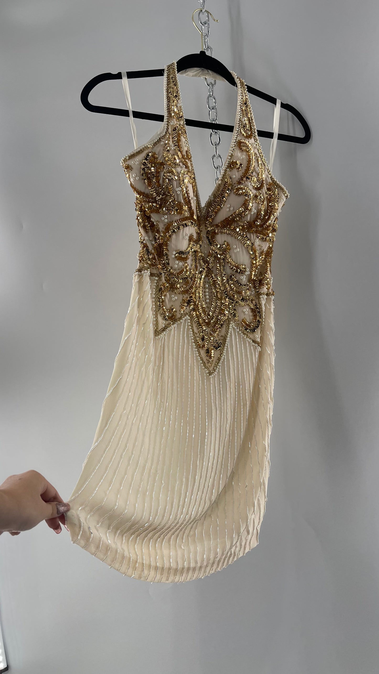 Cache Beaded Old Hollywood Glam White Beaded BodyCon Mini Dress with Halter Neckline and Bedazzled Gold Sequin Bust (4)