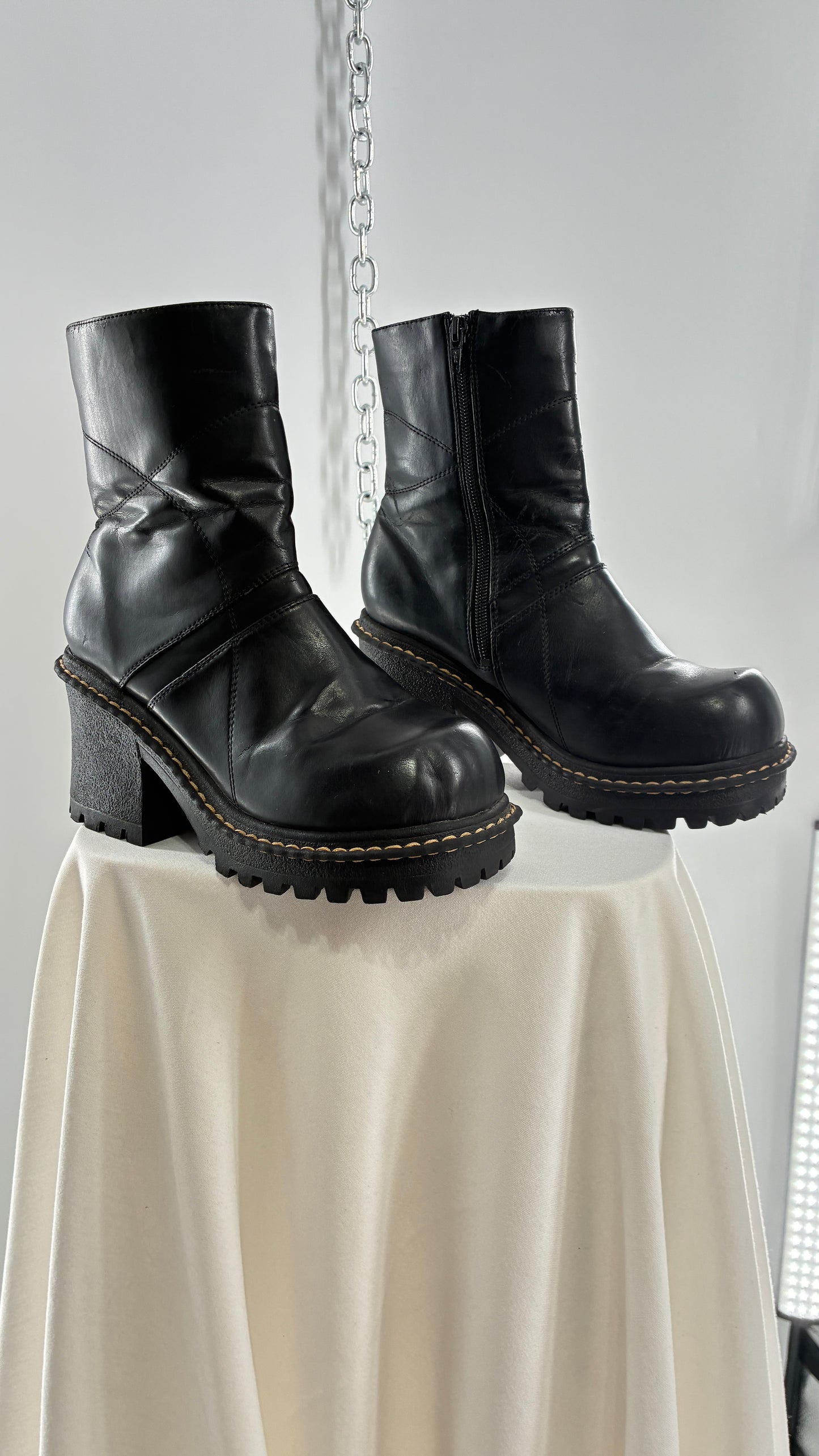 Vintage ROUTE 66 Black Chunky Heel Round Toe Boot (8.5)